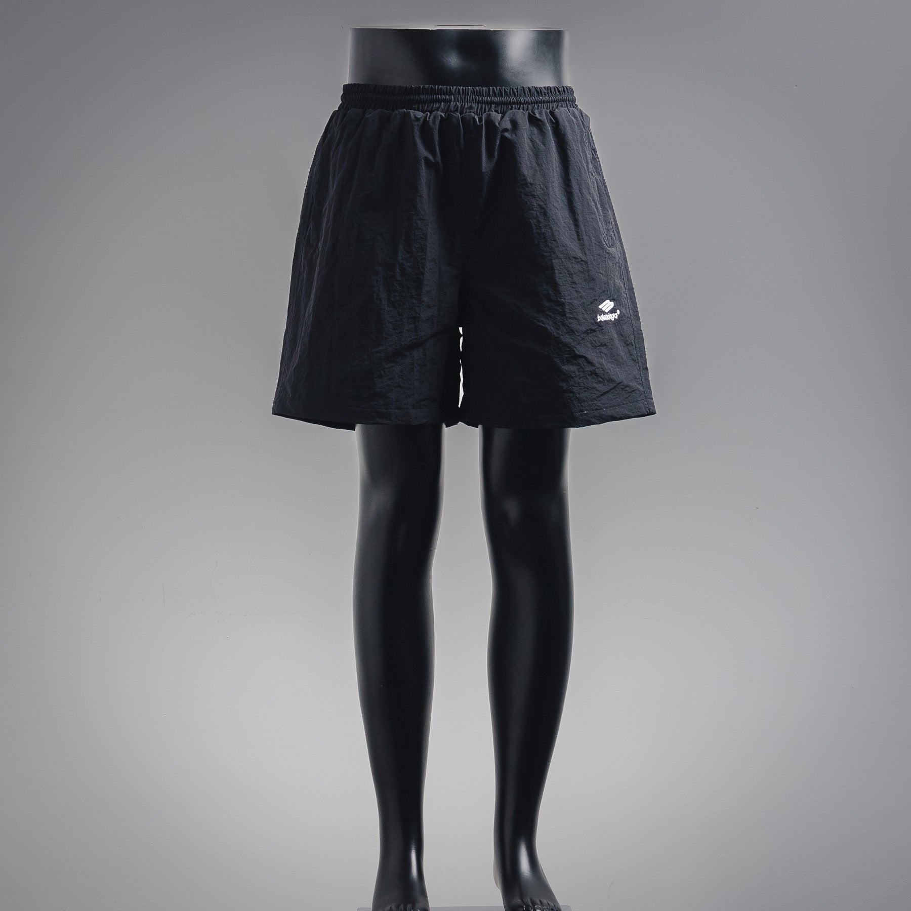 Balen 25ss embroidered short