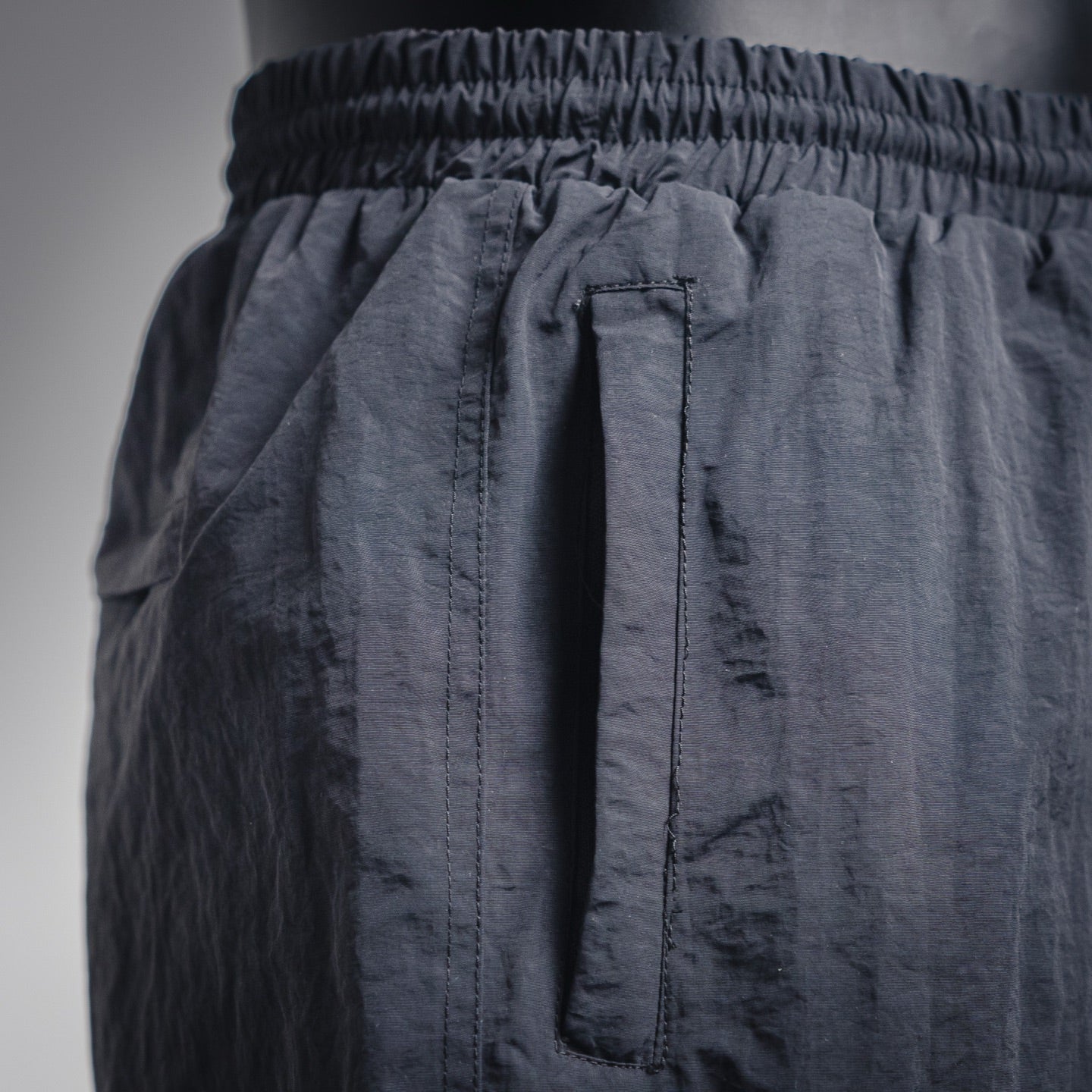 Balen 25ss embroidered short