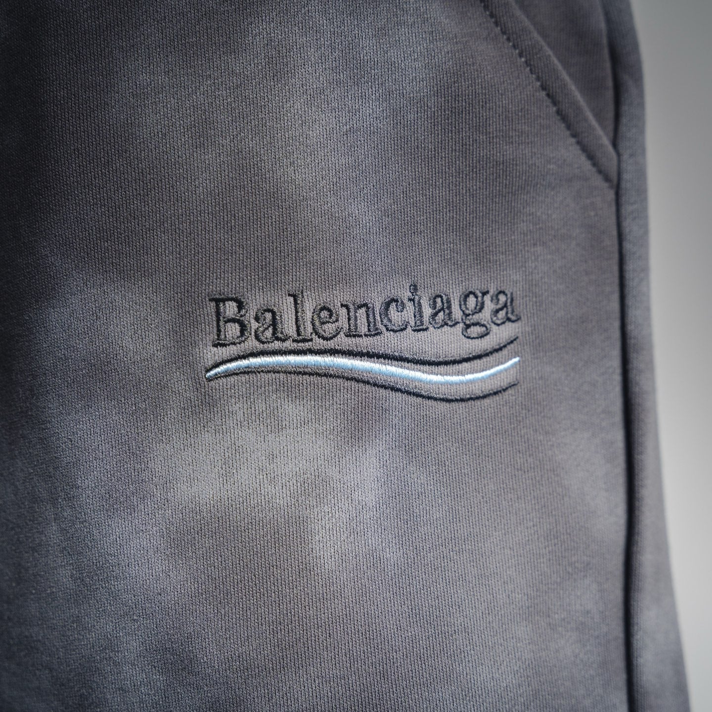 Balen 25ss embroidered short