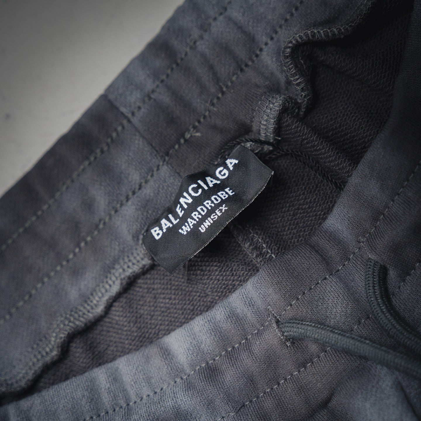 Balen 25ss embroidered short