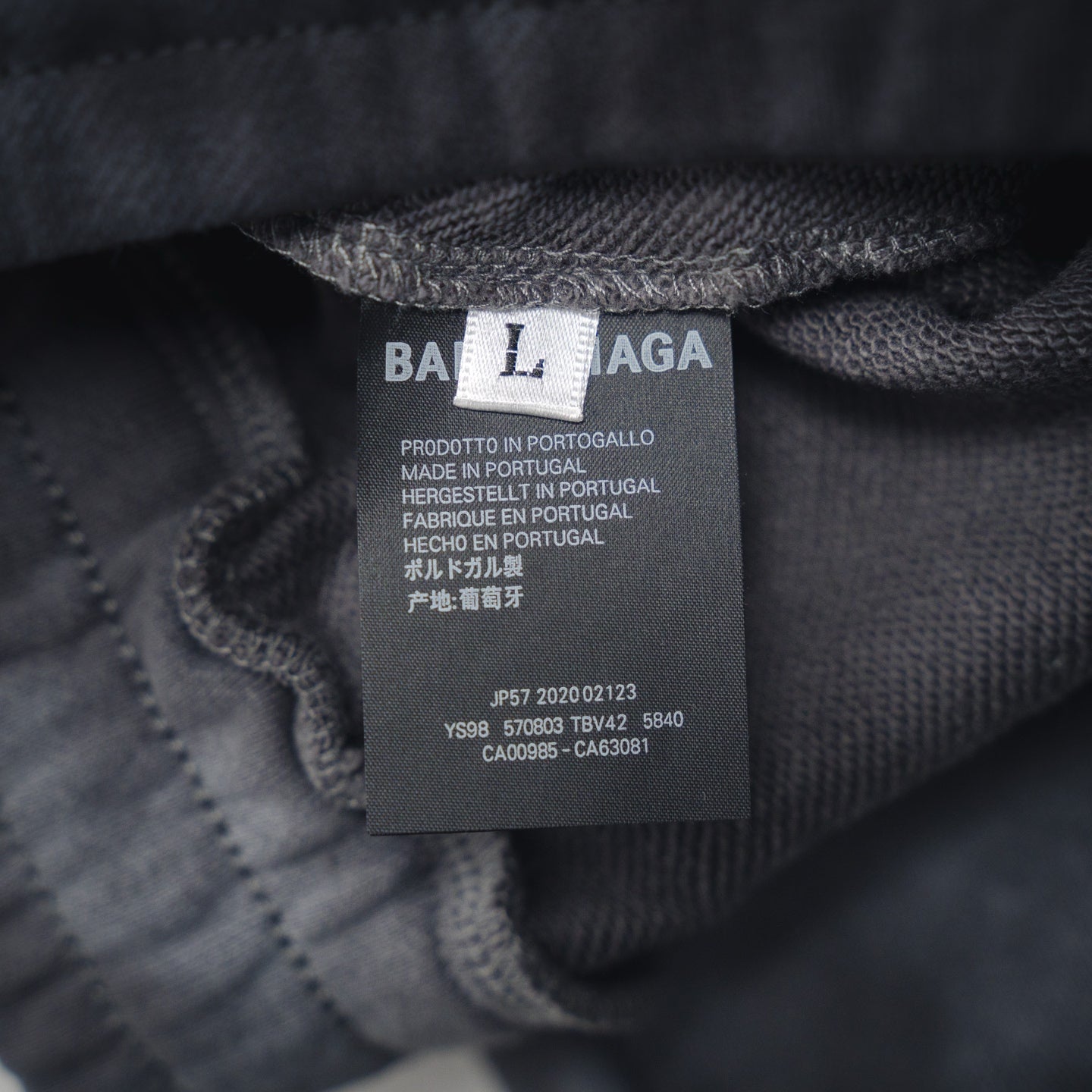 Balen 25ss embroidered short