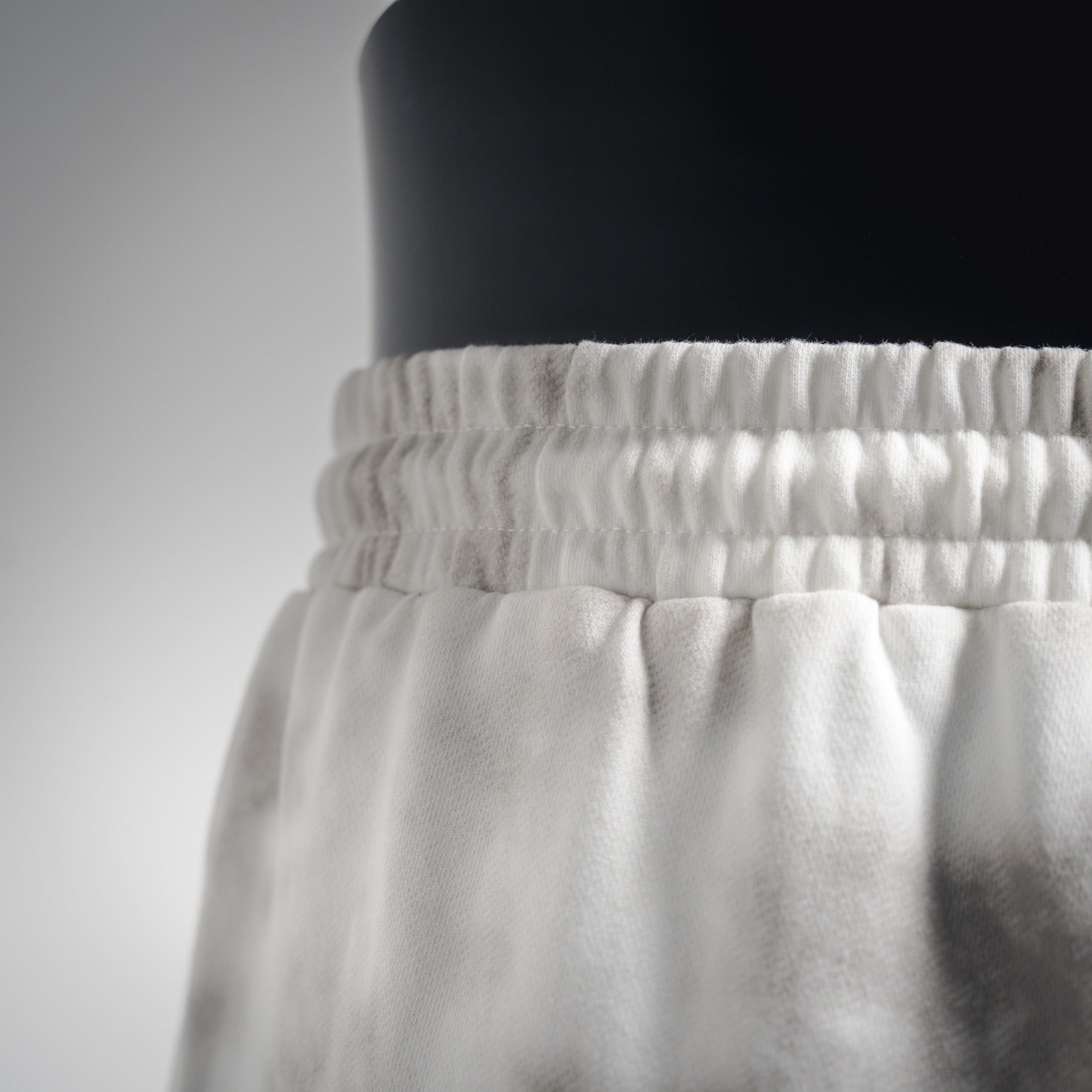 Balen 25ss embroidered short