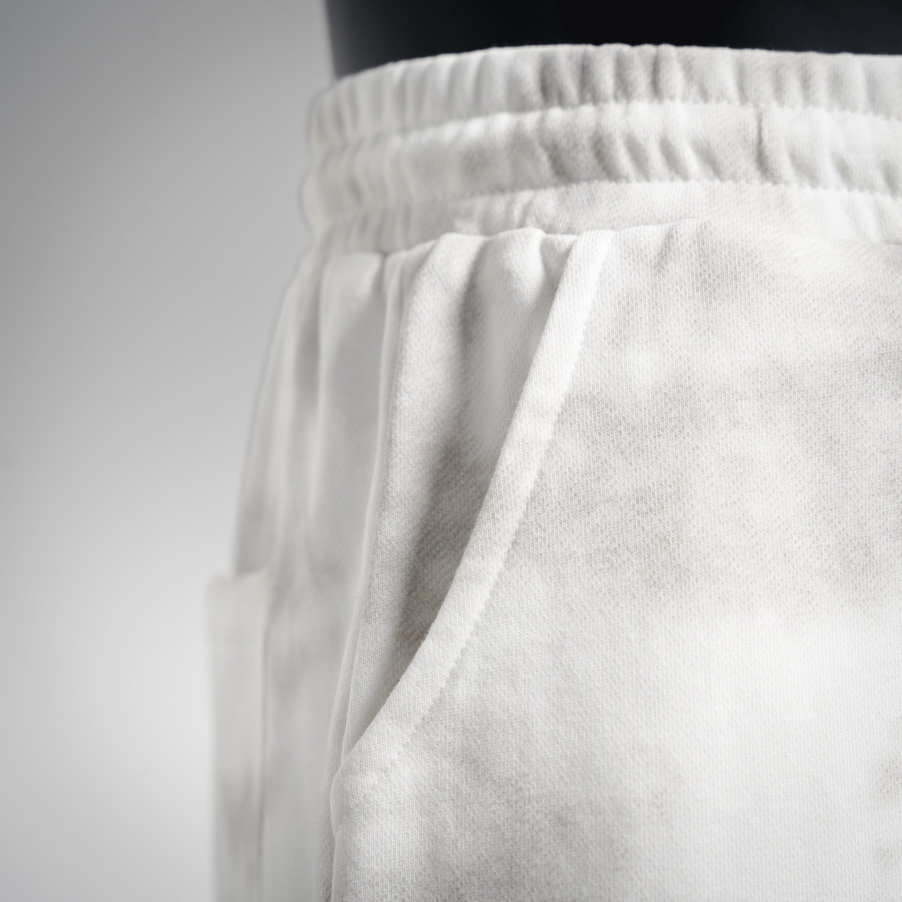 Balen 25ss embroidered short