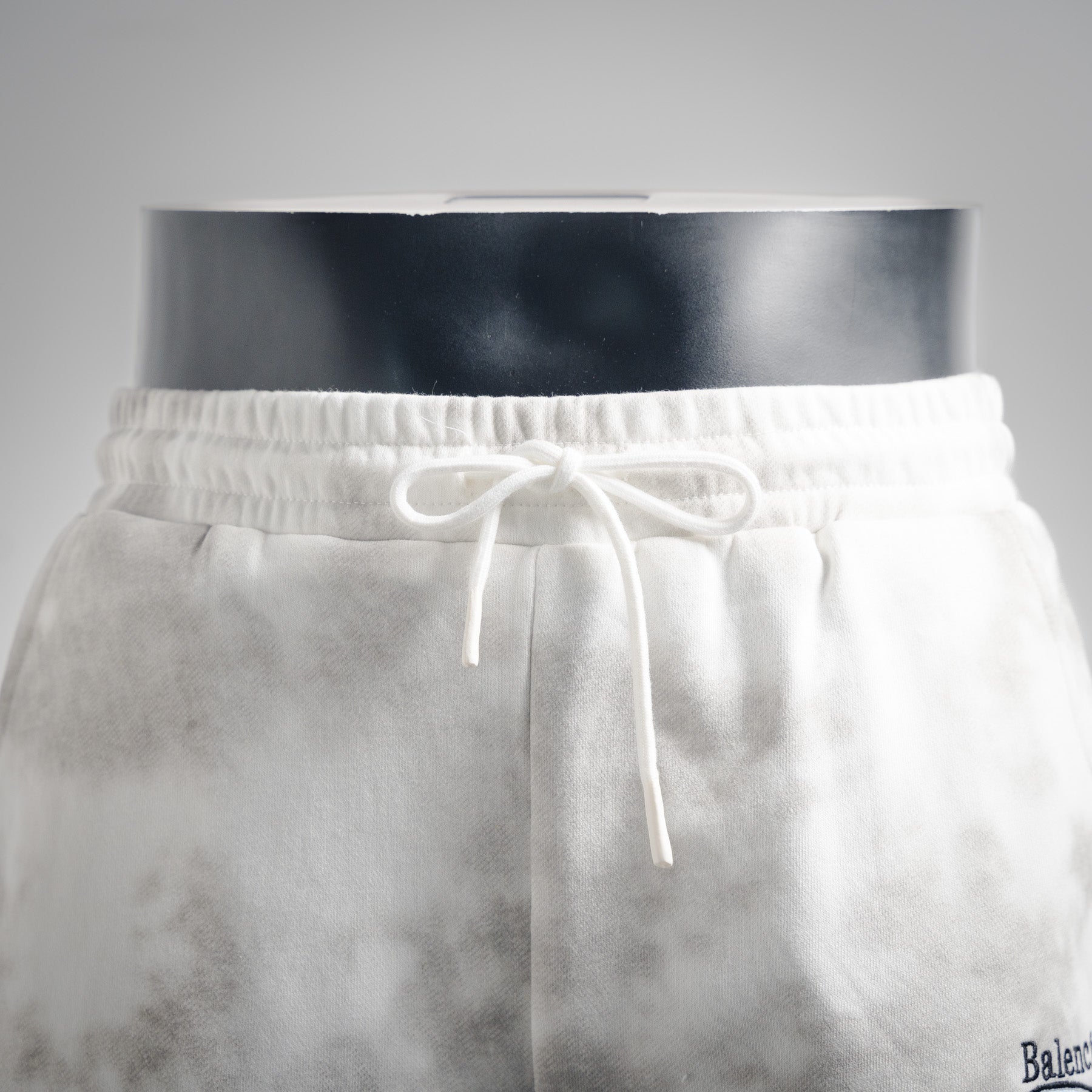 Balen 25ss embroidered short