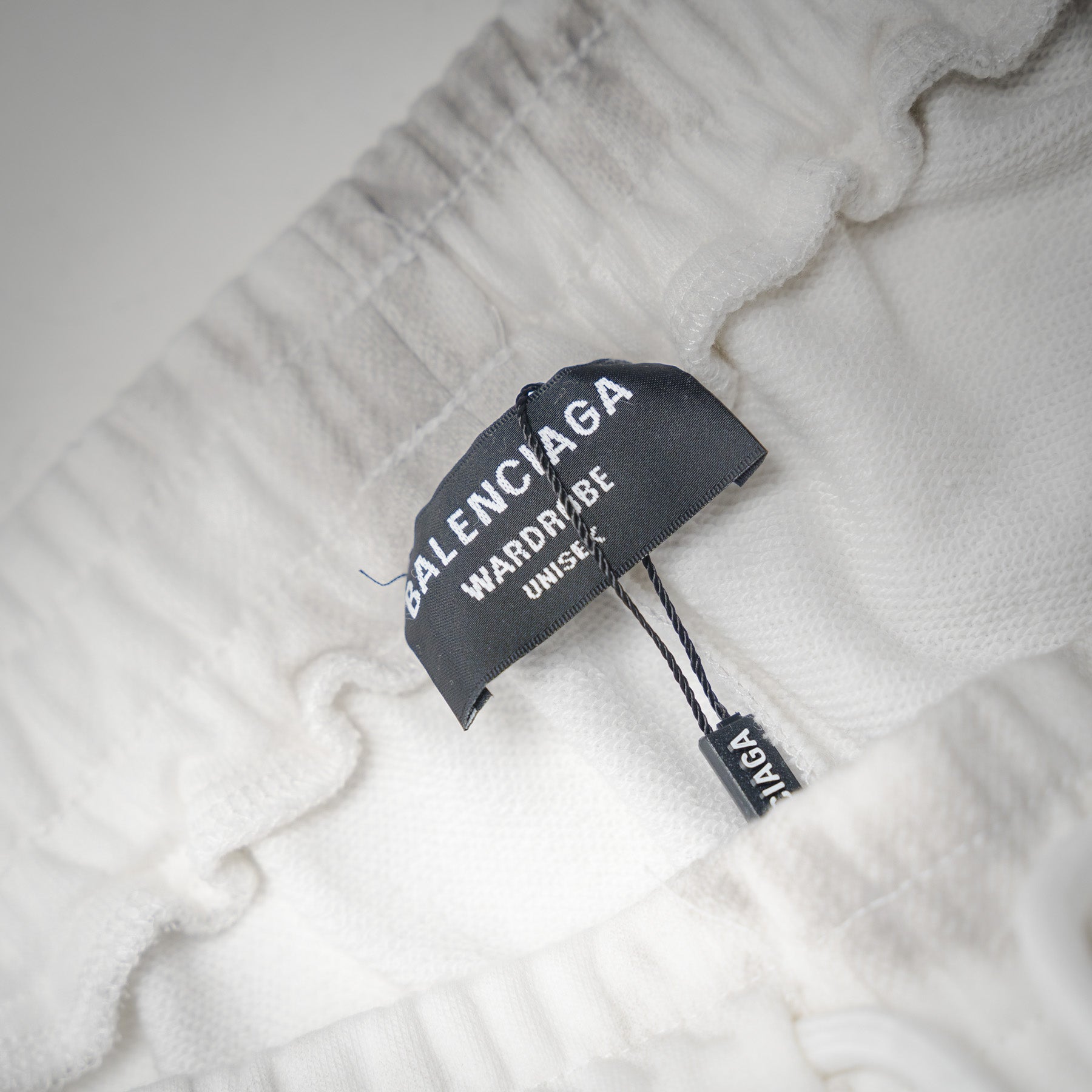 Balen 25ss embroidered short