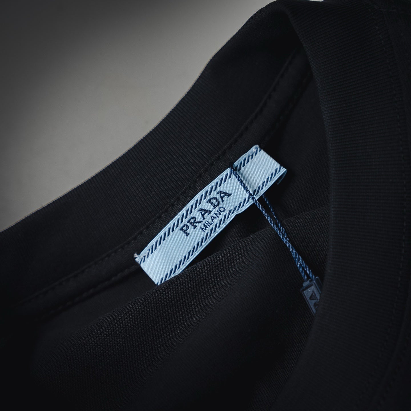 Pra 25ss embossed t-shirt