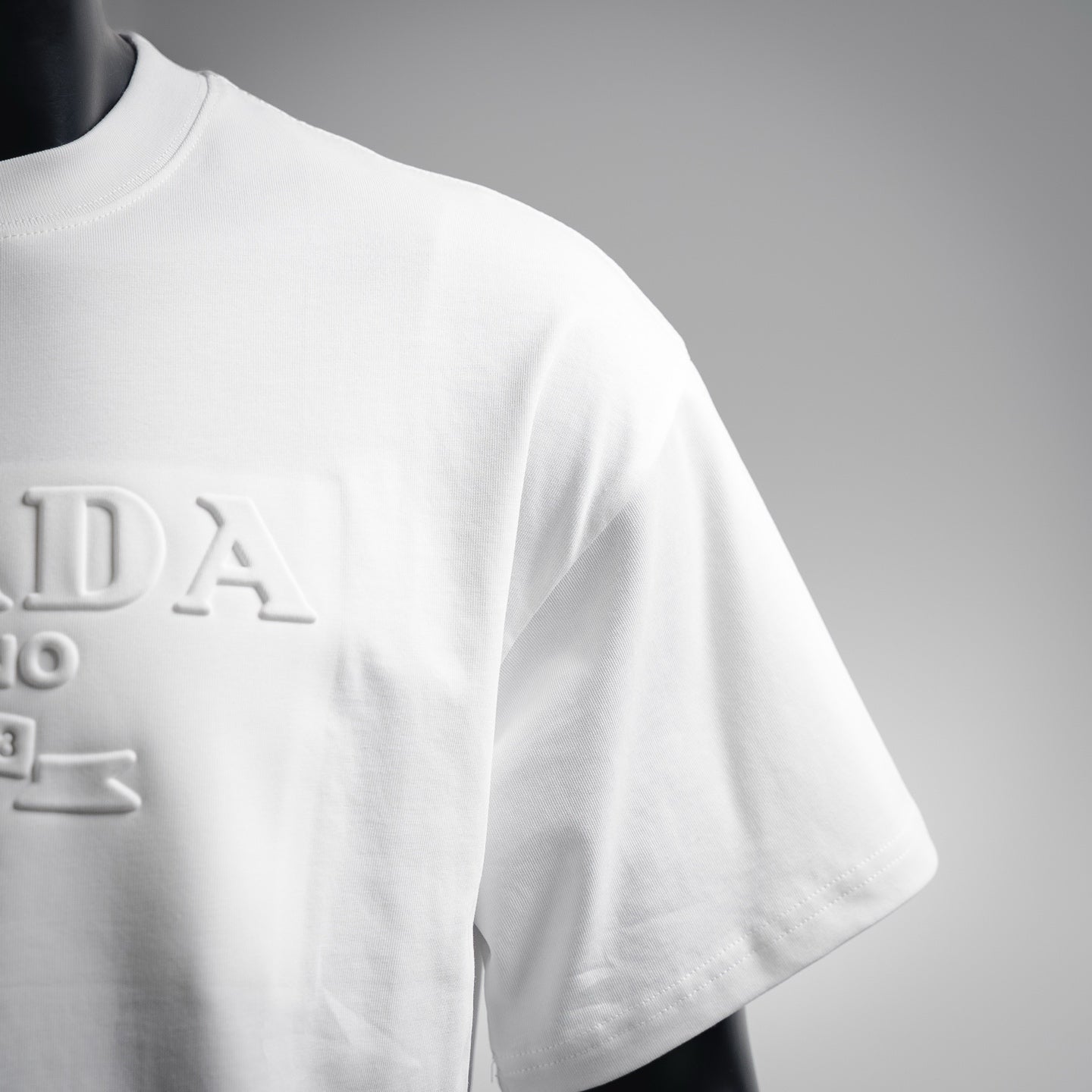 Pra 25ss embossed t-shirt