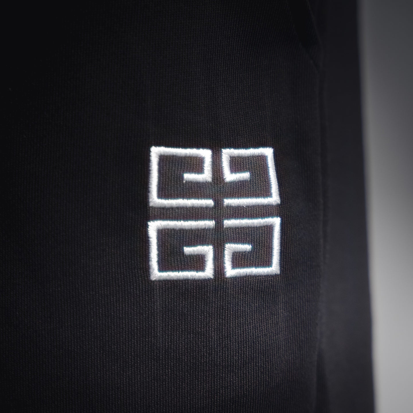 Given 25ss embroidered short