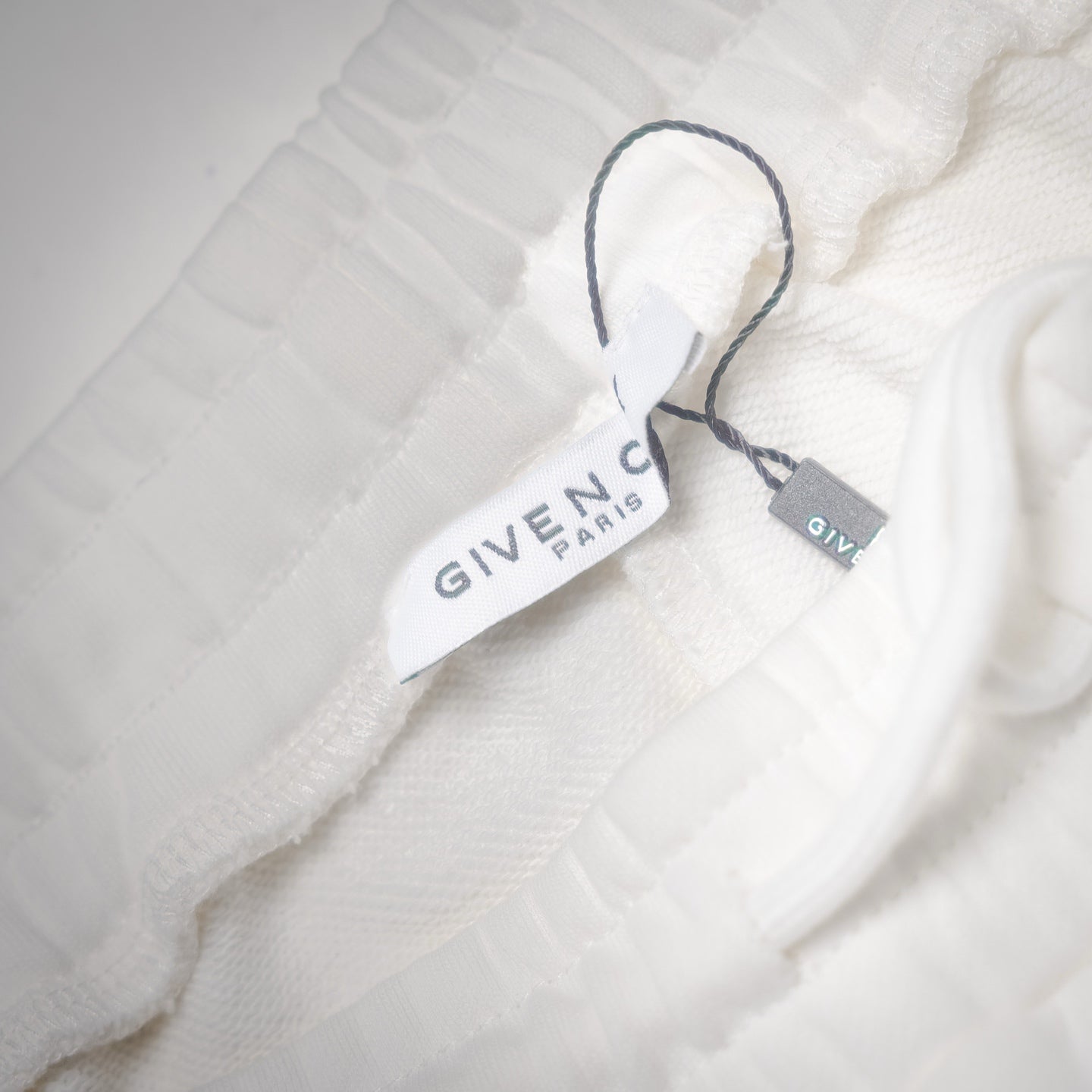 Given 25ss embroidered short