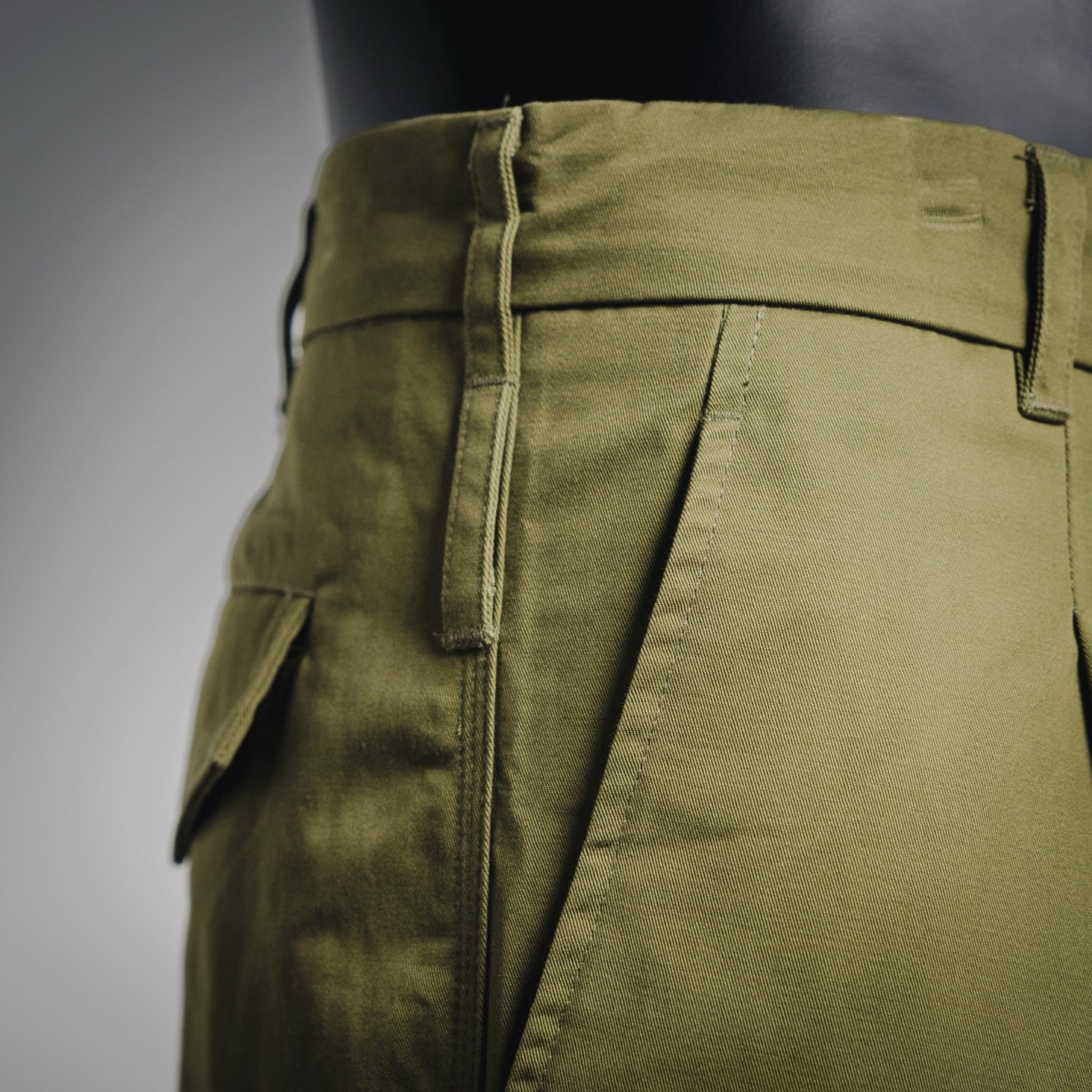 Louis 25fw all-match pants