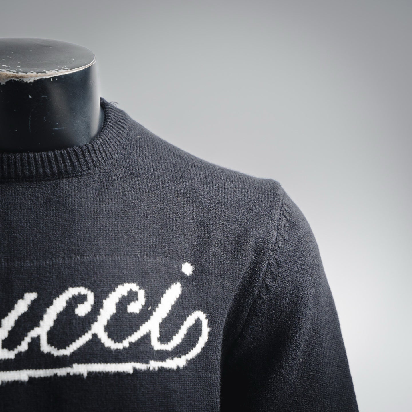 Guc 25fw embroidered sweater