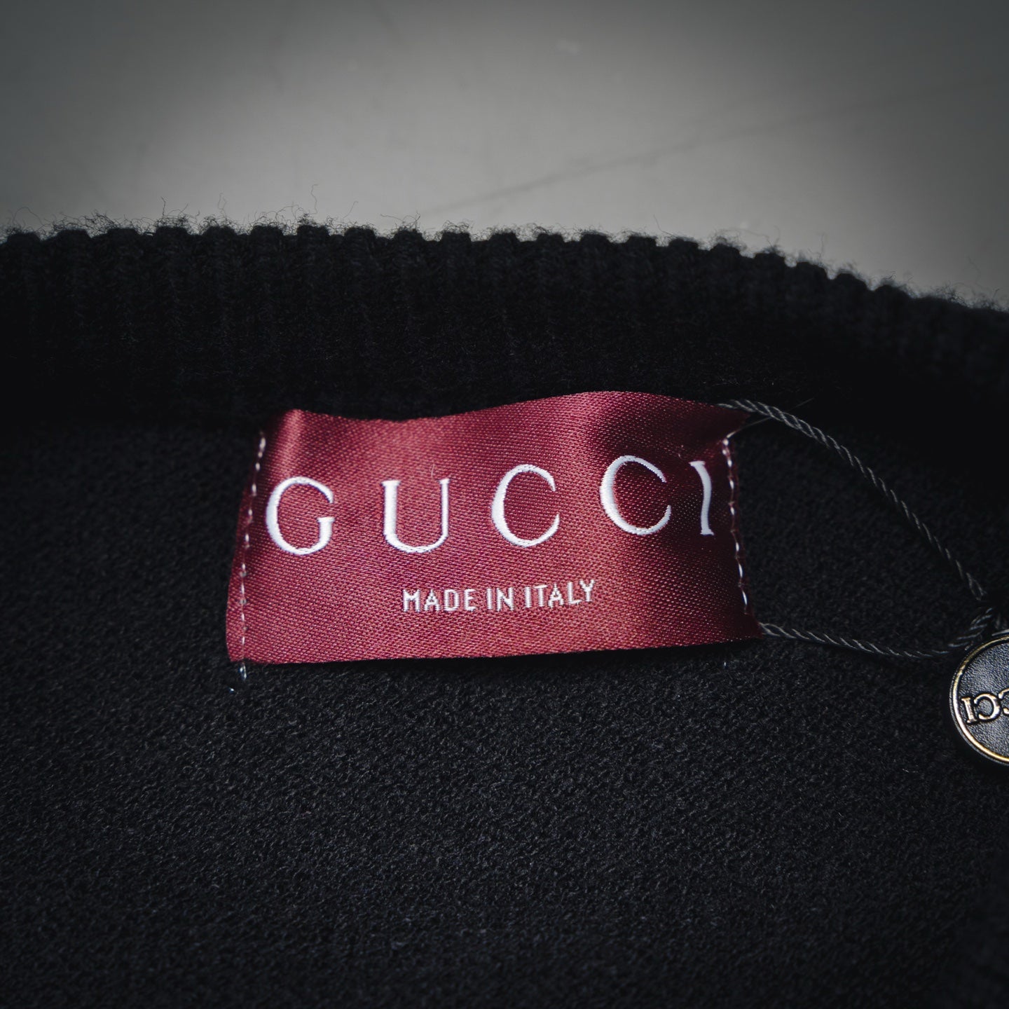 Guc 25fw embroidered sweater