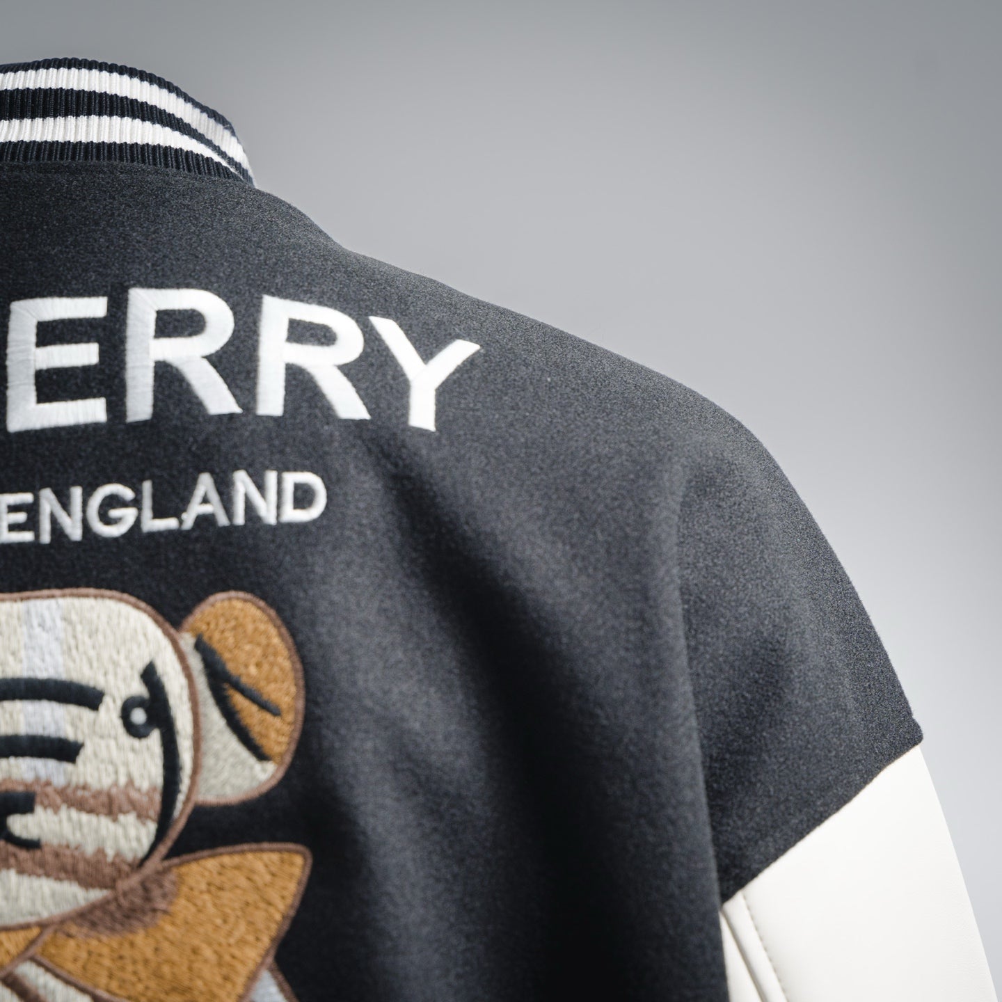 Burbery 25fw embroidered jacket