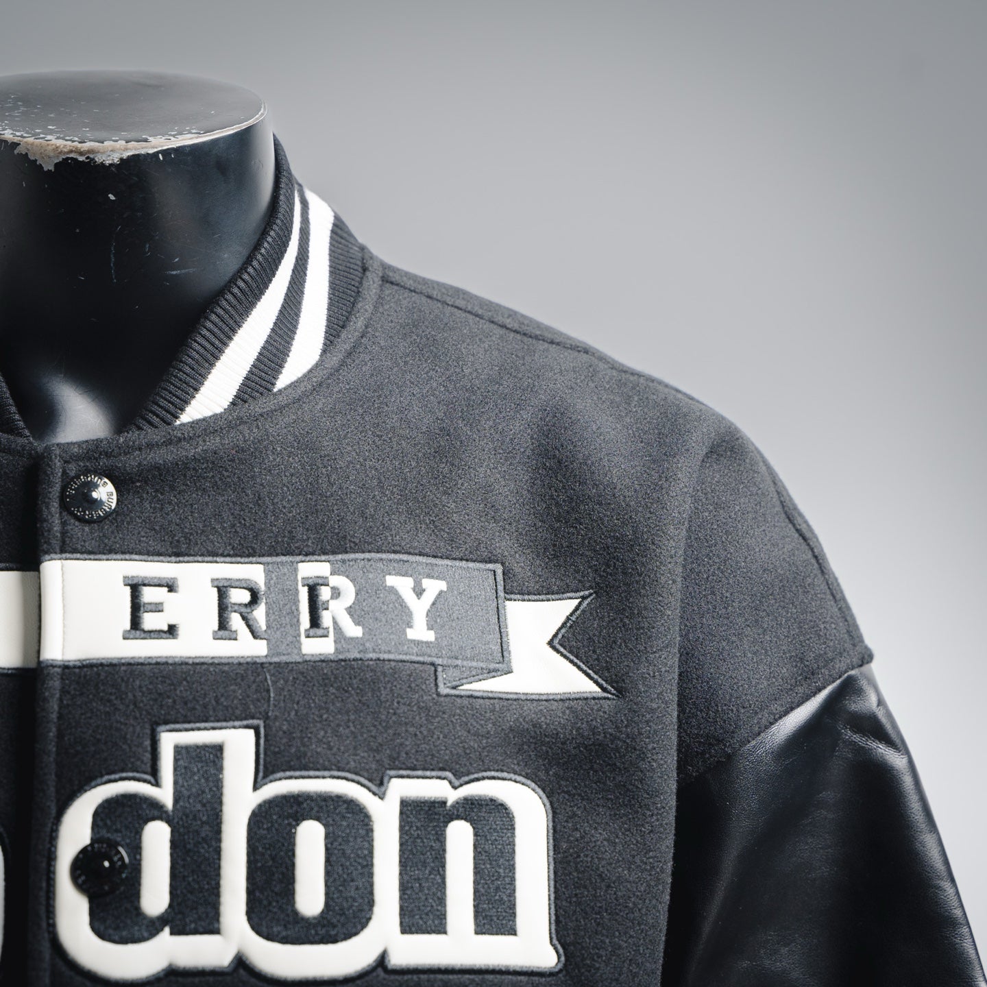 Burbery 25fw embroidered jacket