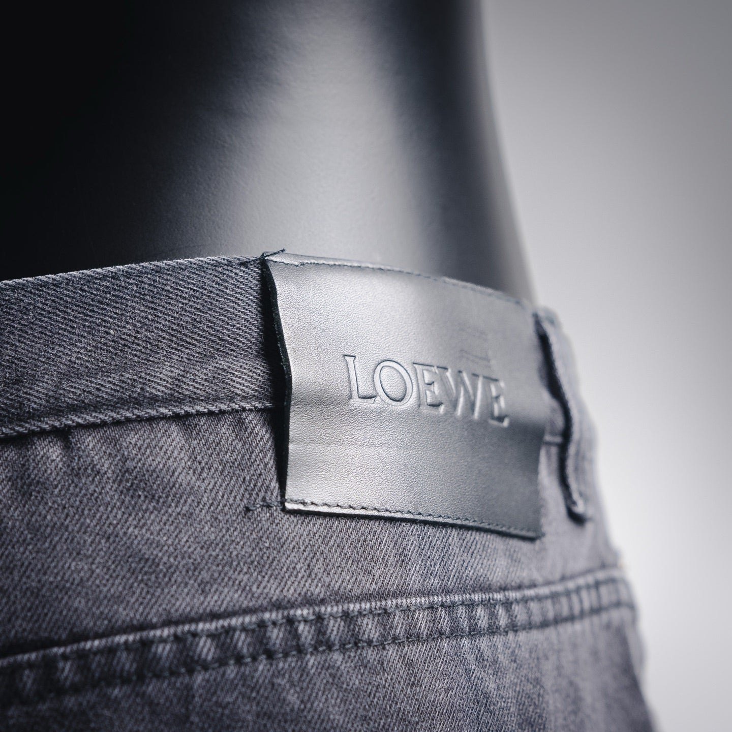 Loe 25fw embroidered jeans