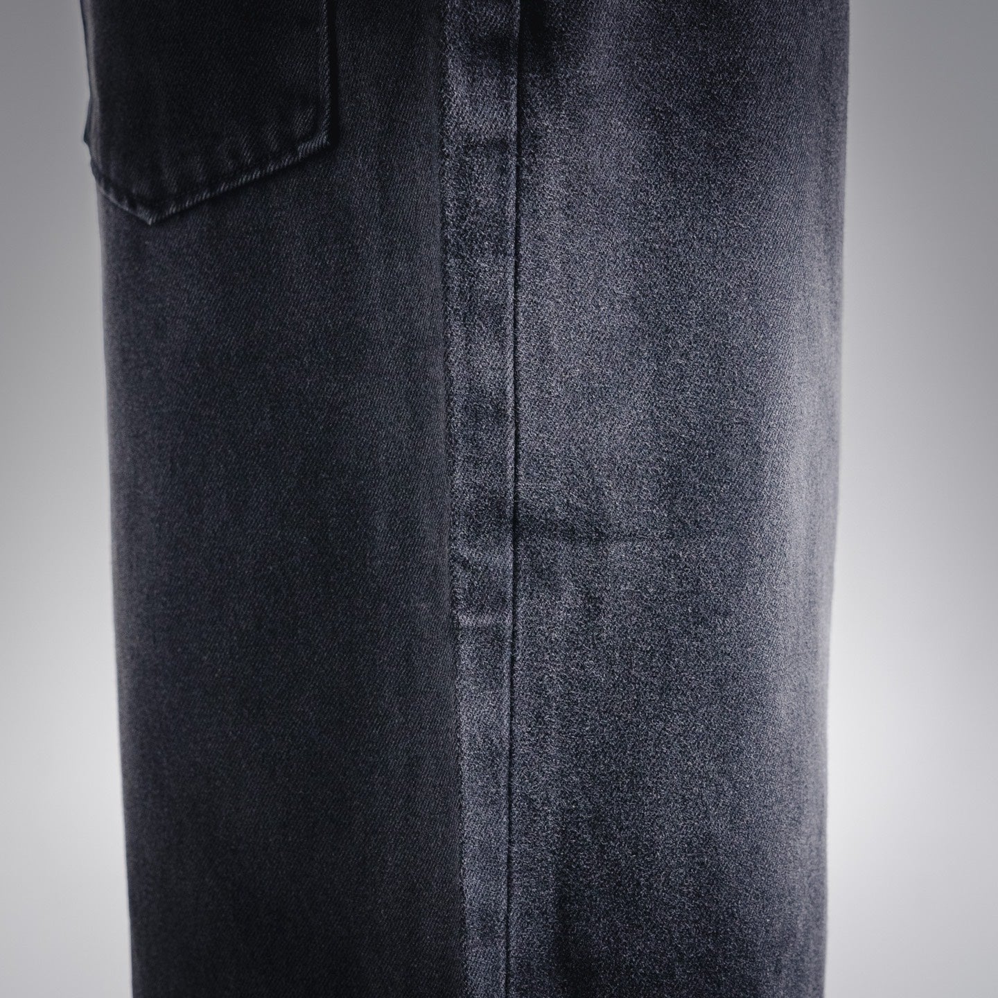 Loe 25fw embroidered jeans