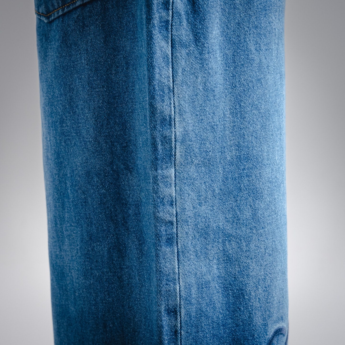 Loe 25fw embroidered jeans