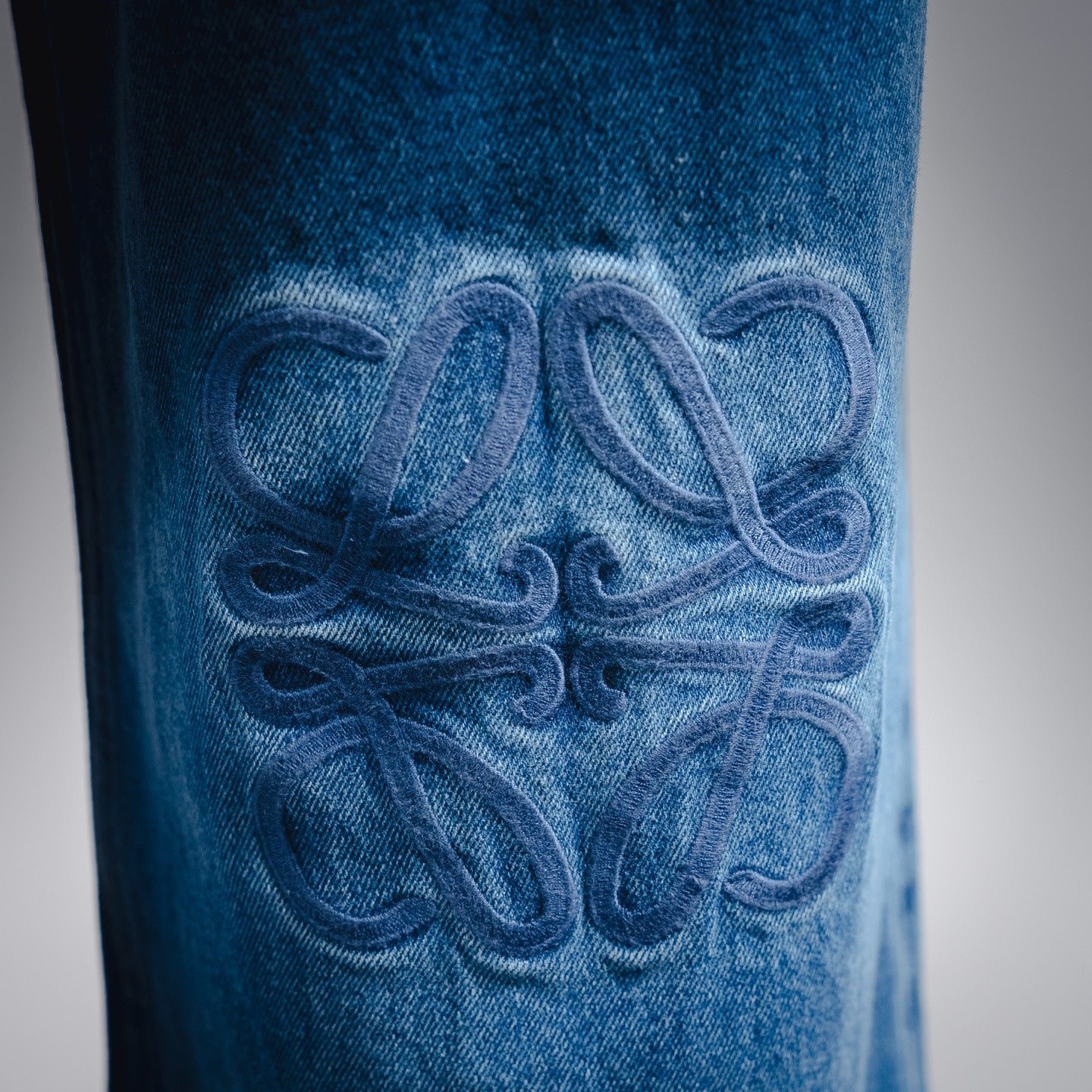 Loe 25fw embroidered jeans