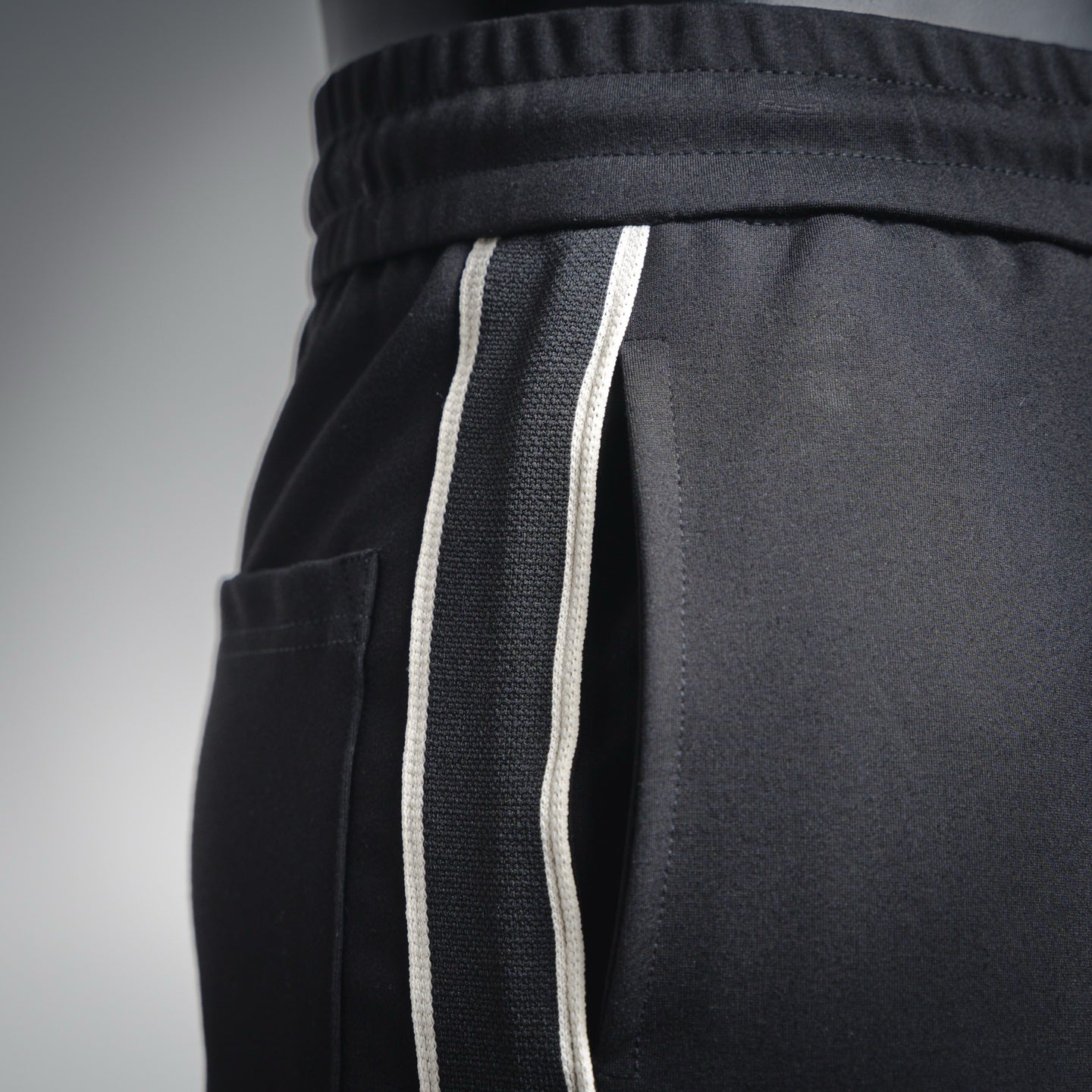 Guc 25fw leisure pants