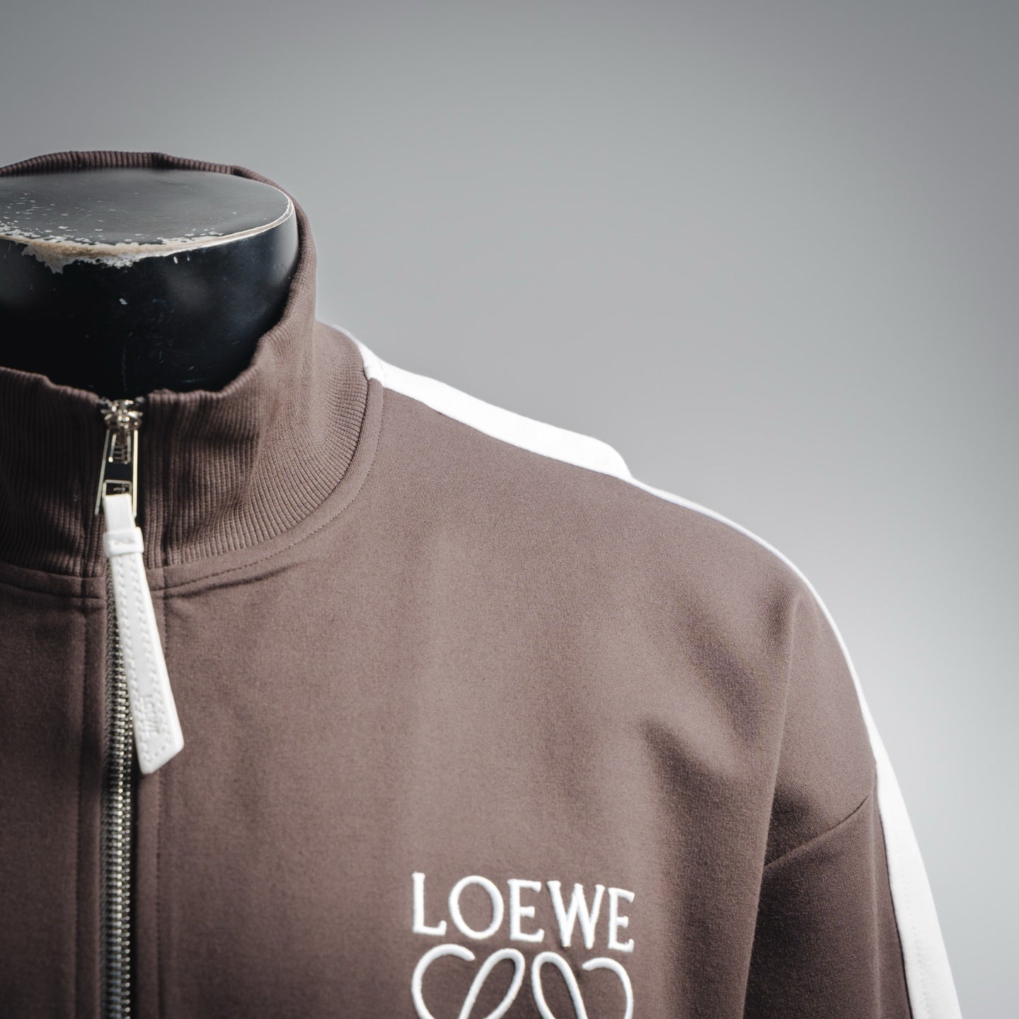 Loe 25fw embroidered jacket