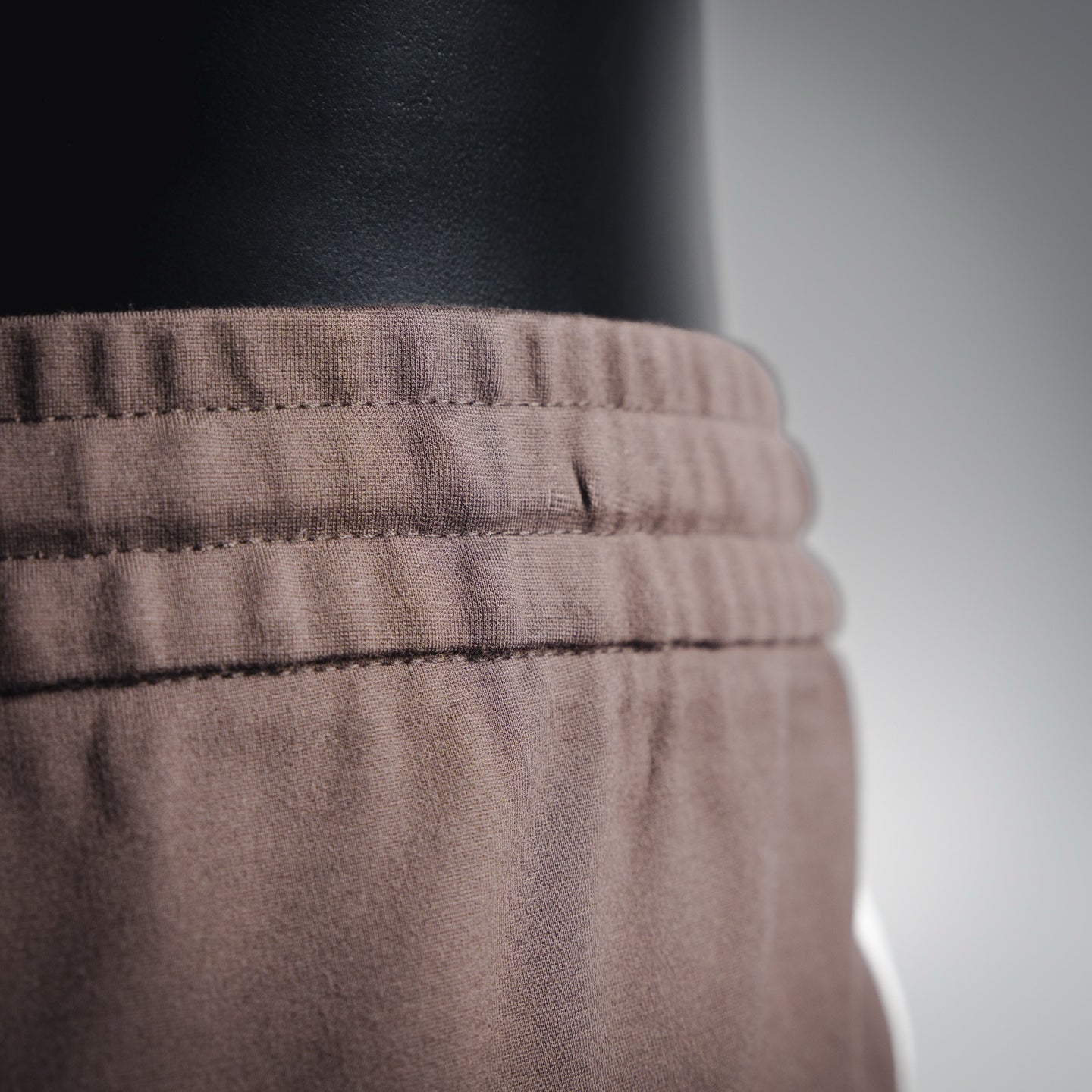 Loe 25fw embroidered pants