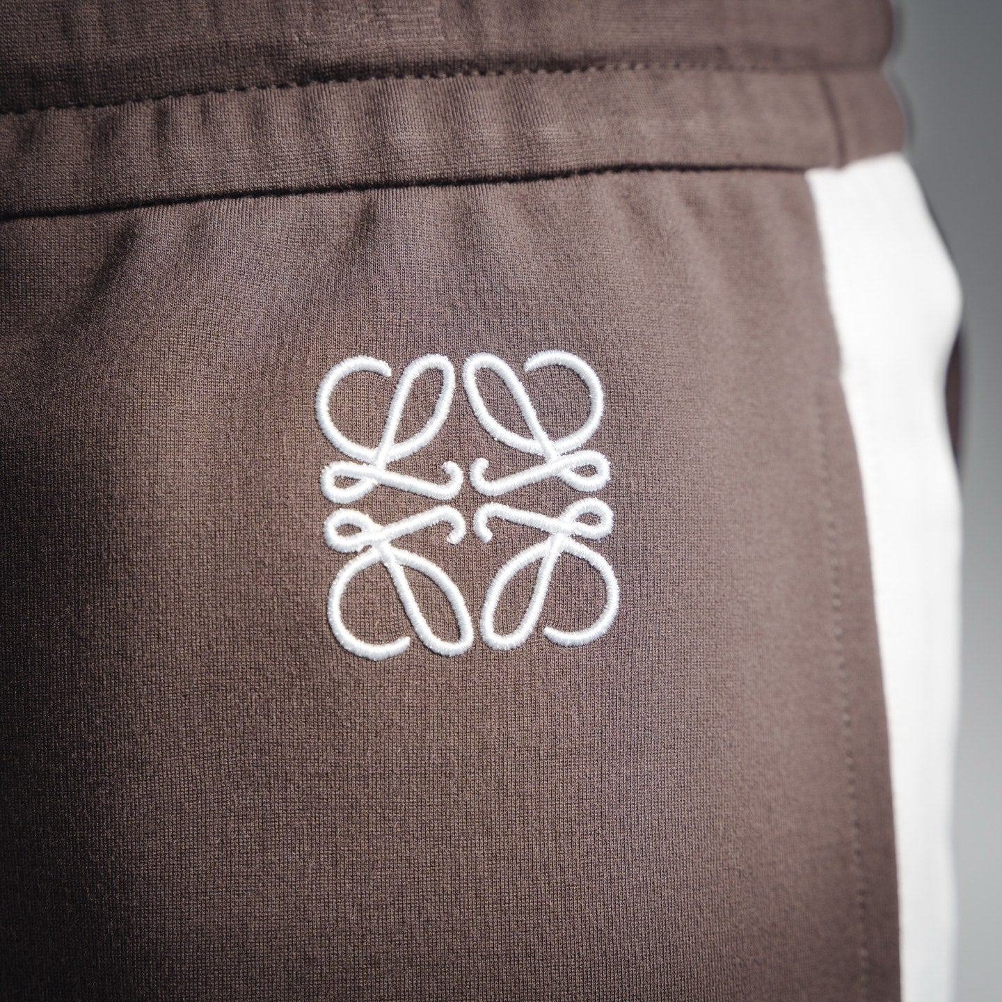 Loe 25fw embroidered pants