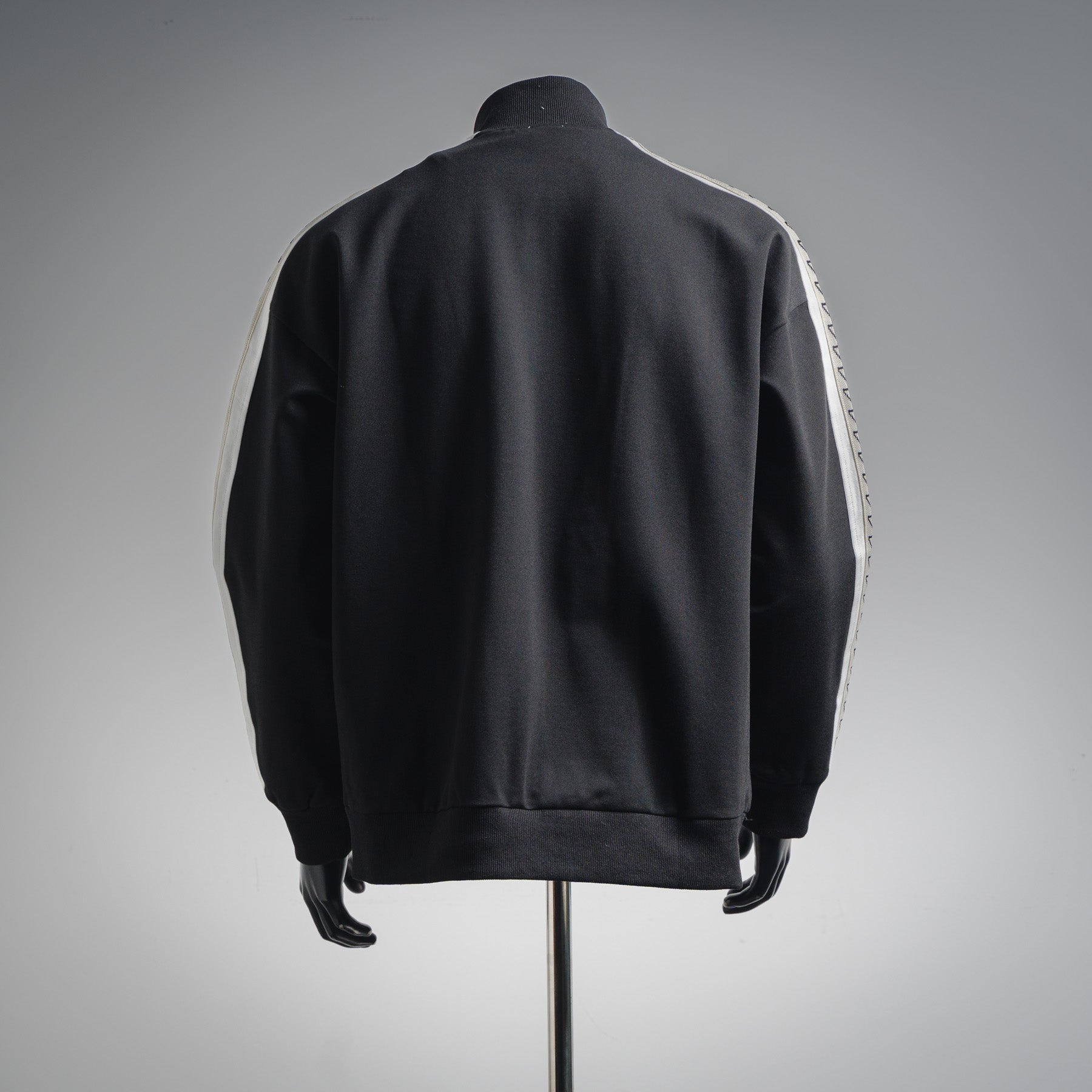 Loe 25fw embroidered jacket