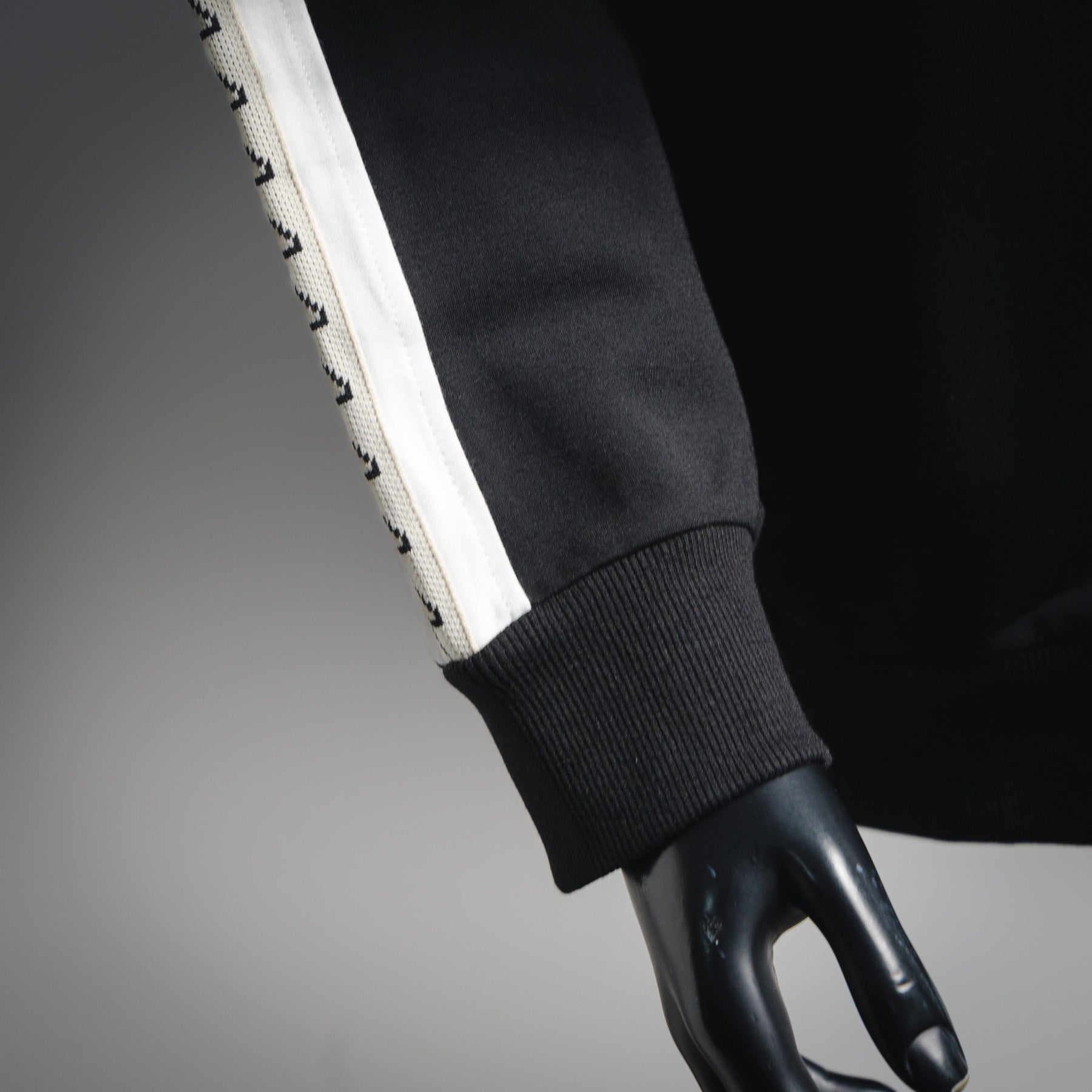 Loe 25fw embroidered jacket