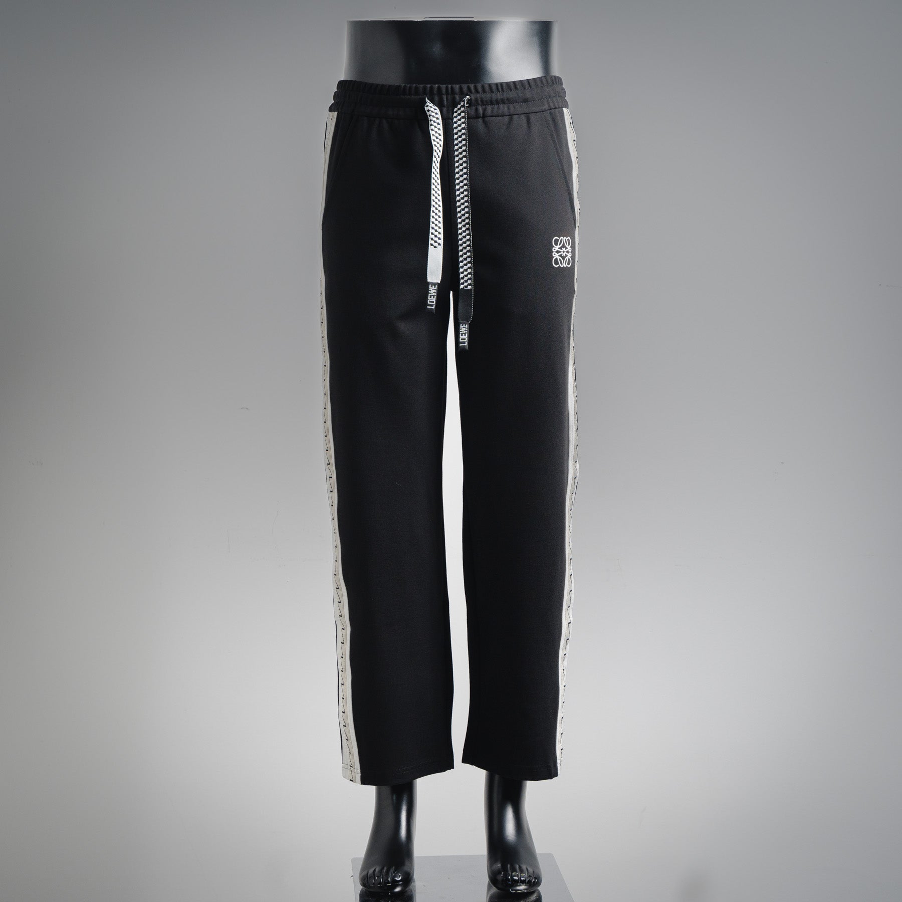 Loe 25fw embroidered pants