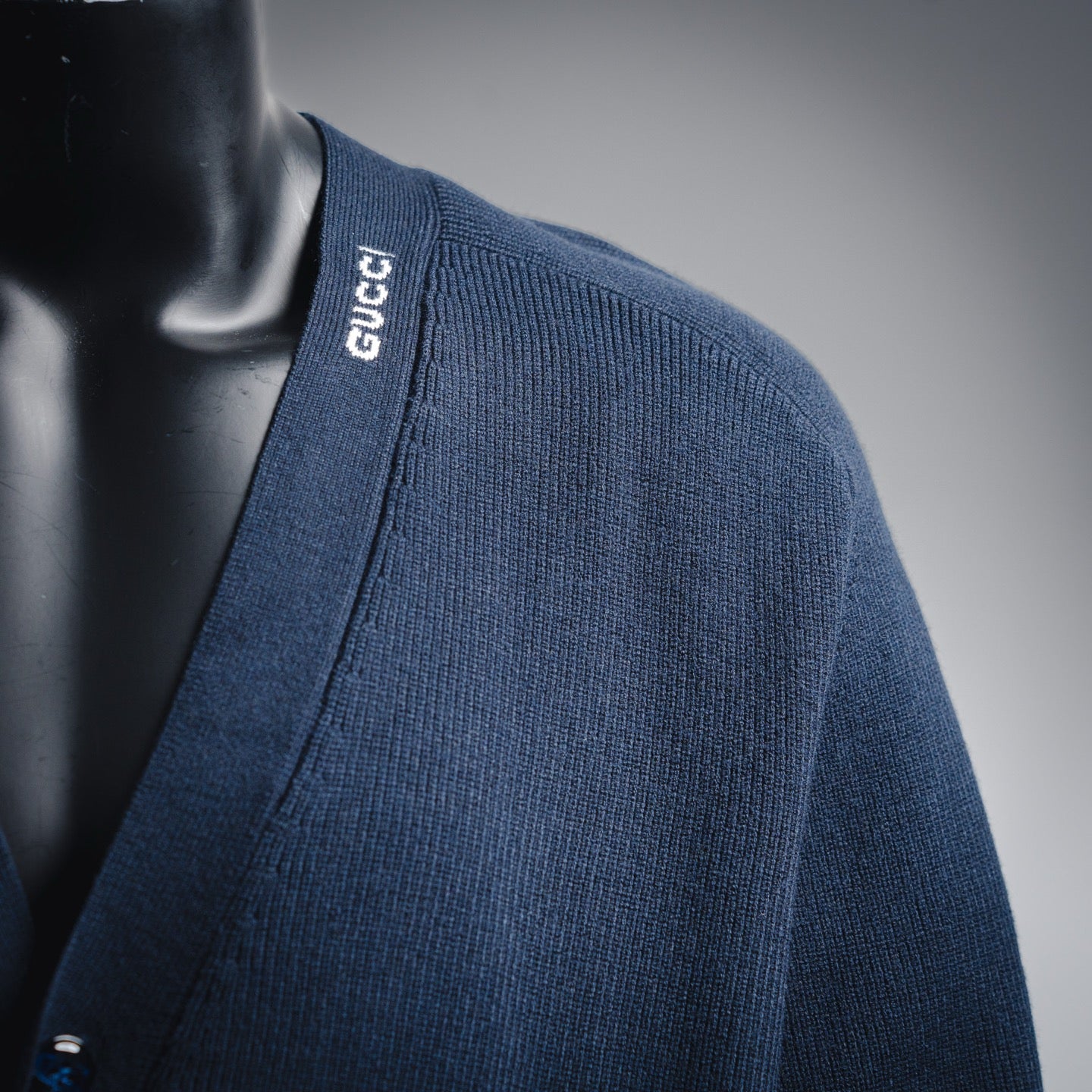 Guc 25fw knitted cardigan