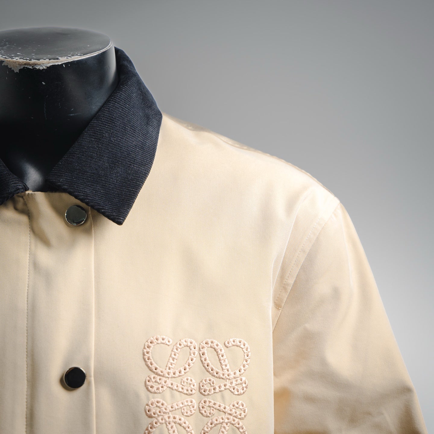 Loe 25fw embroidered jacket