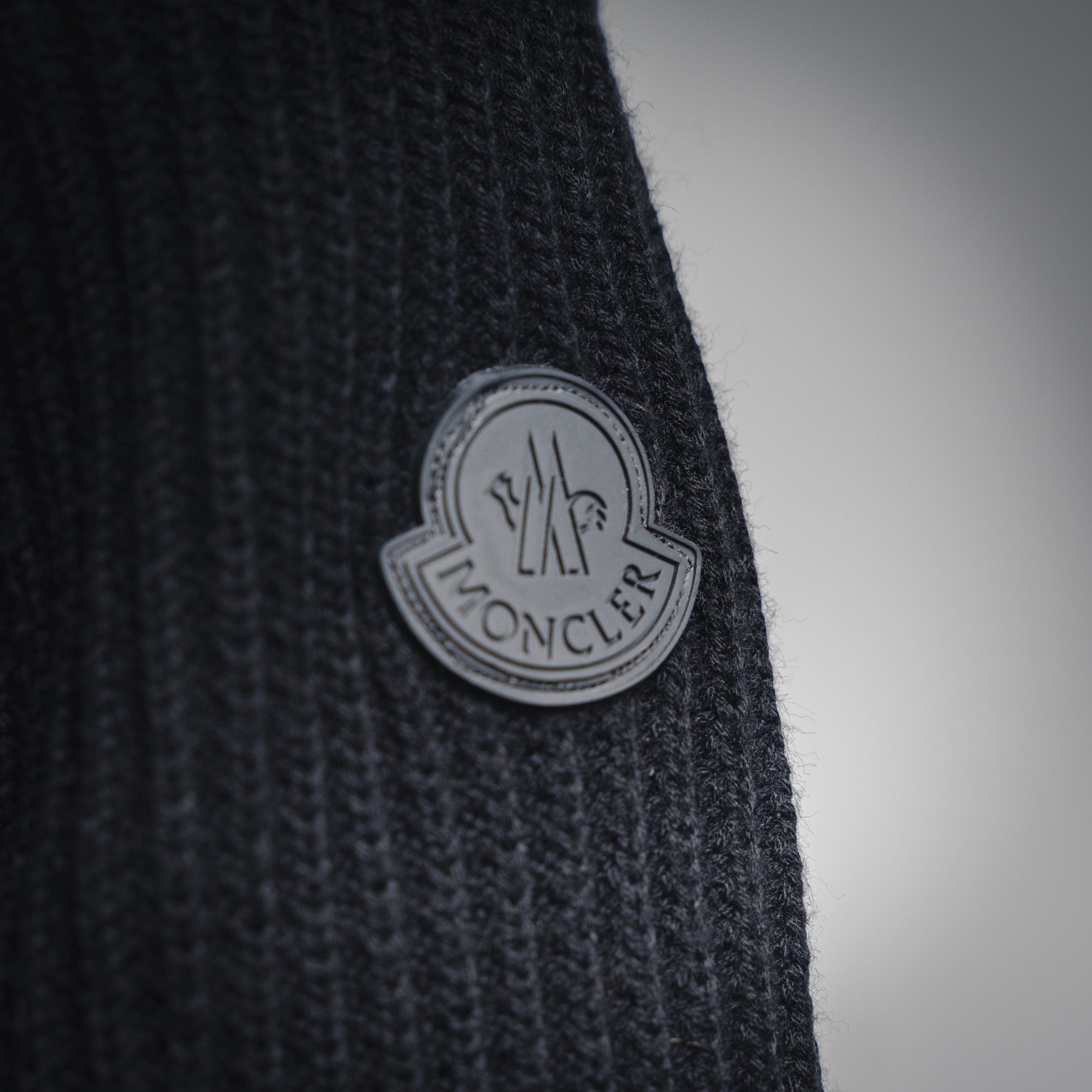 Mon 25fw knitted sweater