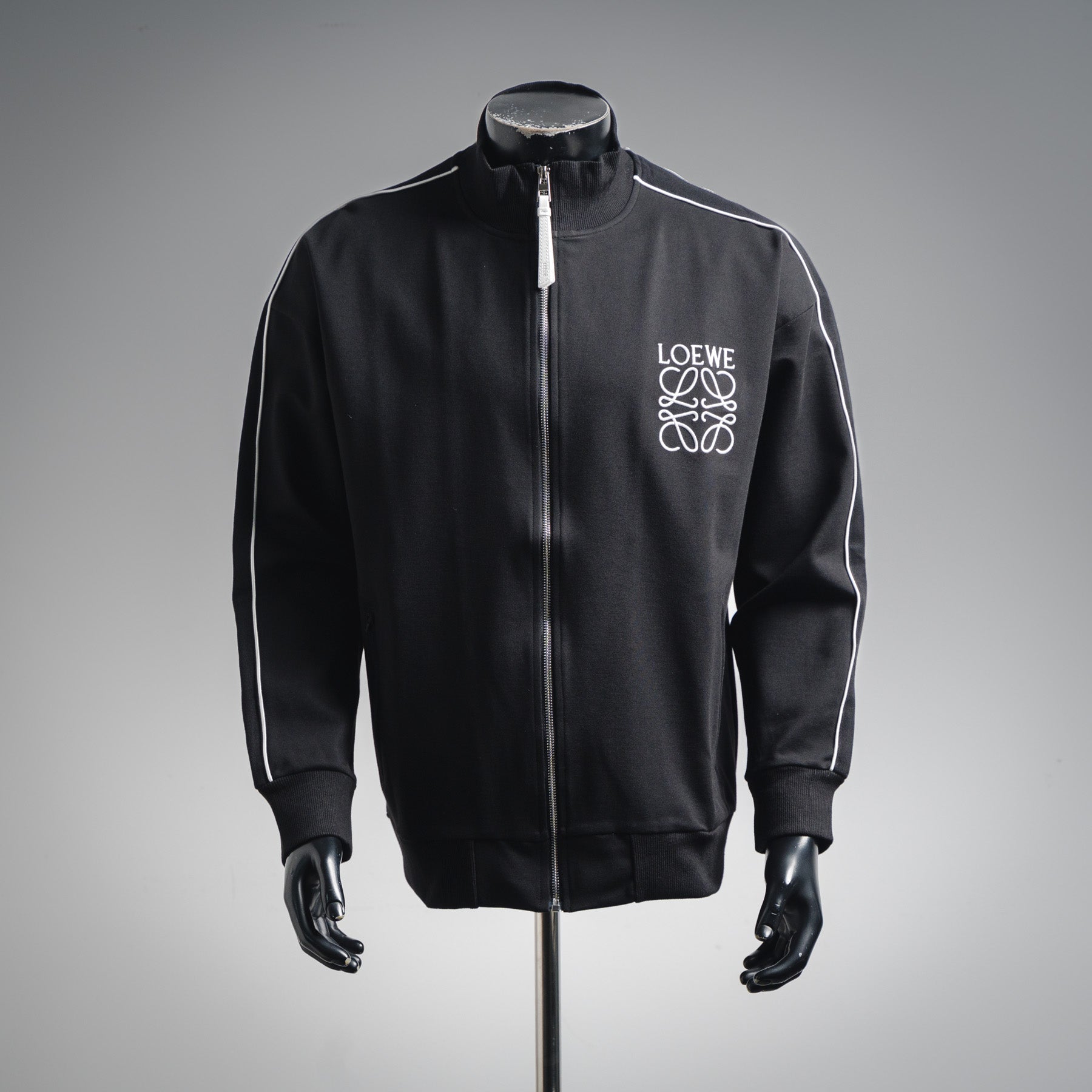 Loe 25fw embroidered jacket