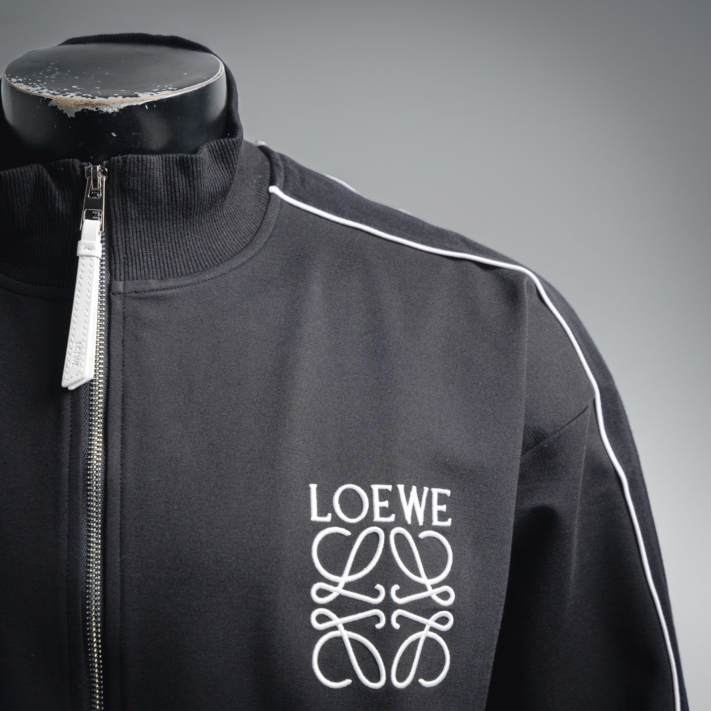 Loe 25fw embroidered jacket