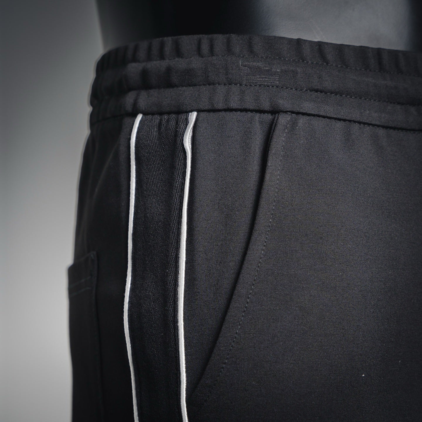 Loe 25fw embroidered pants