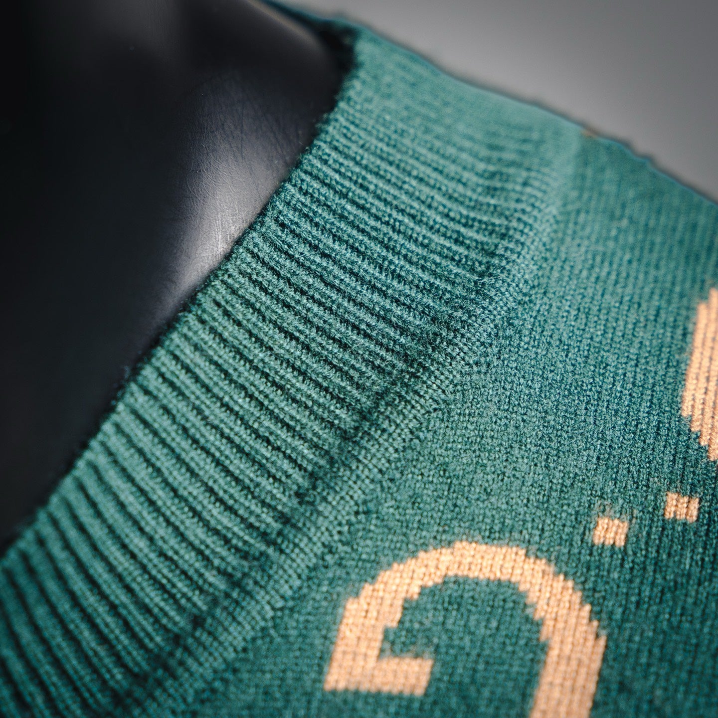 Guc 25fw embroidered sweater