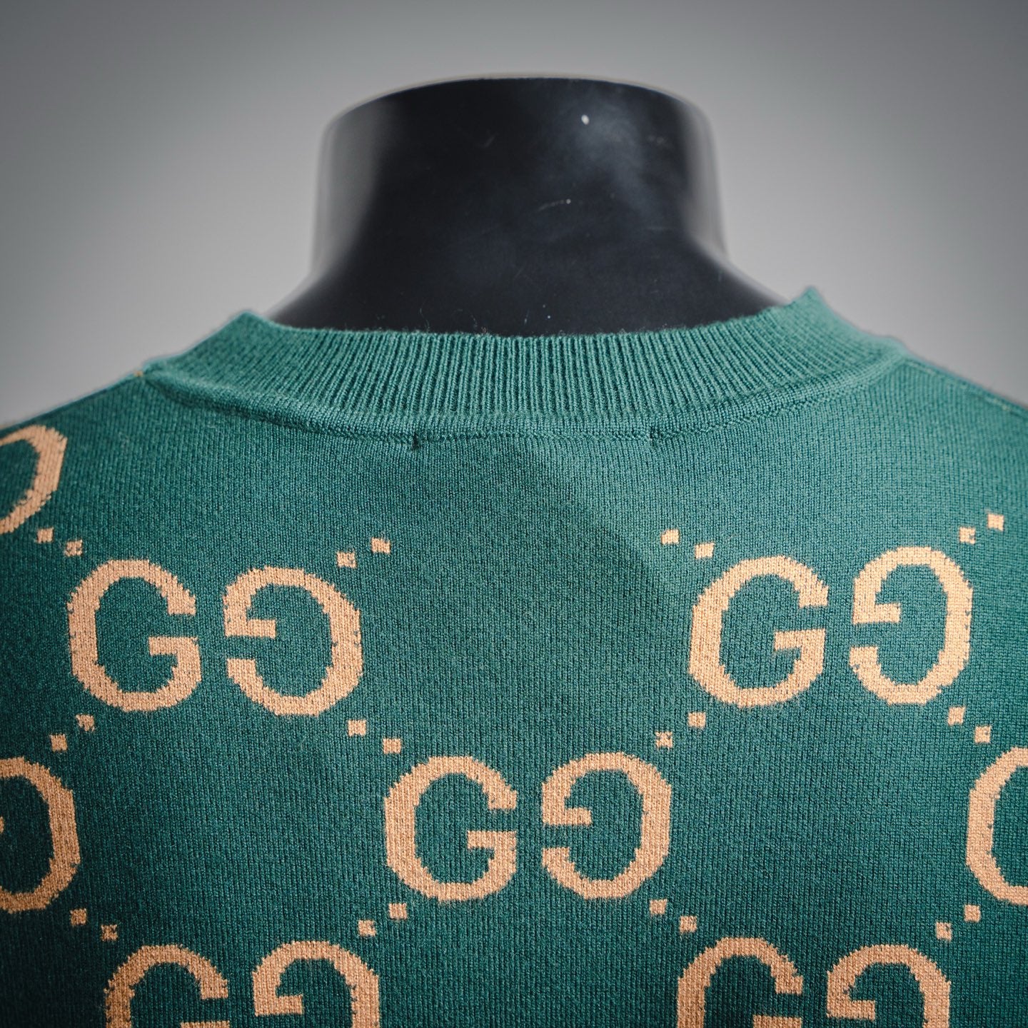 Guc 25fw embroidered sweater