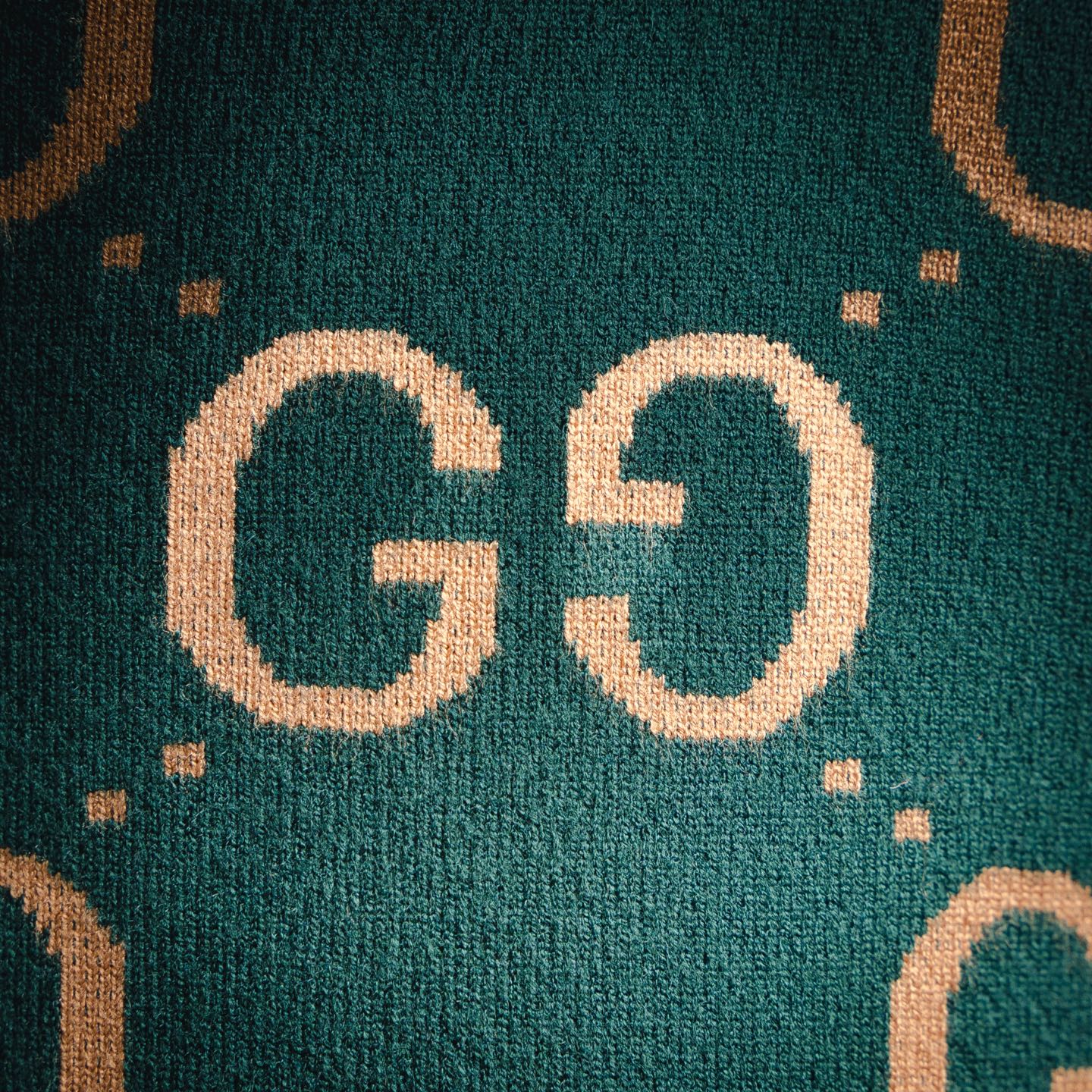 Guc 25fw embroidered sweater