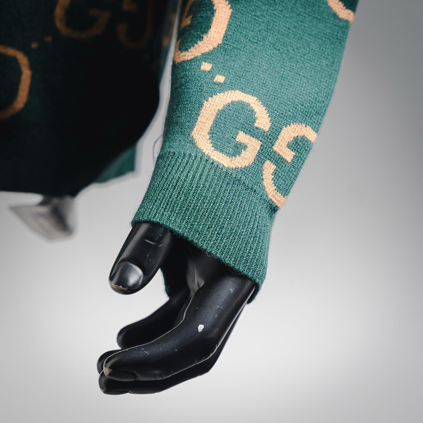 Guc 25fw embroidered sweater