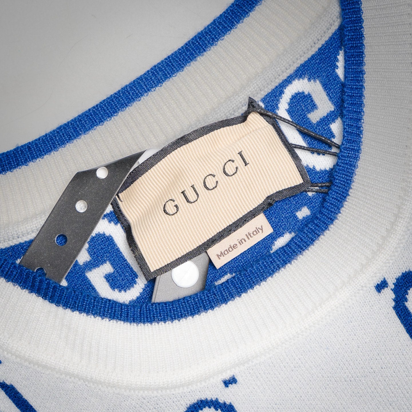 Guc 25fw embroidered sweater