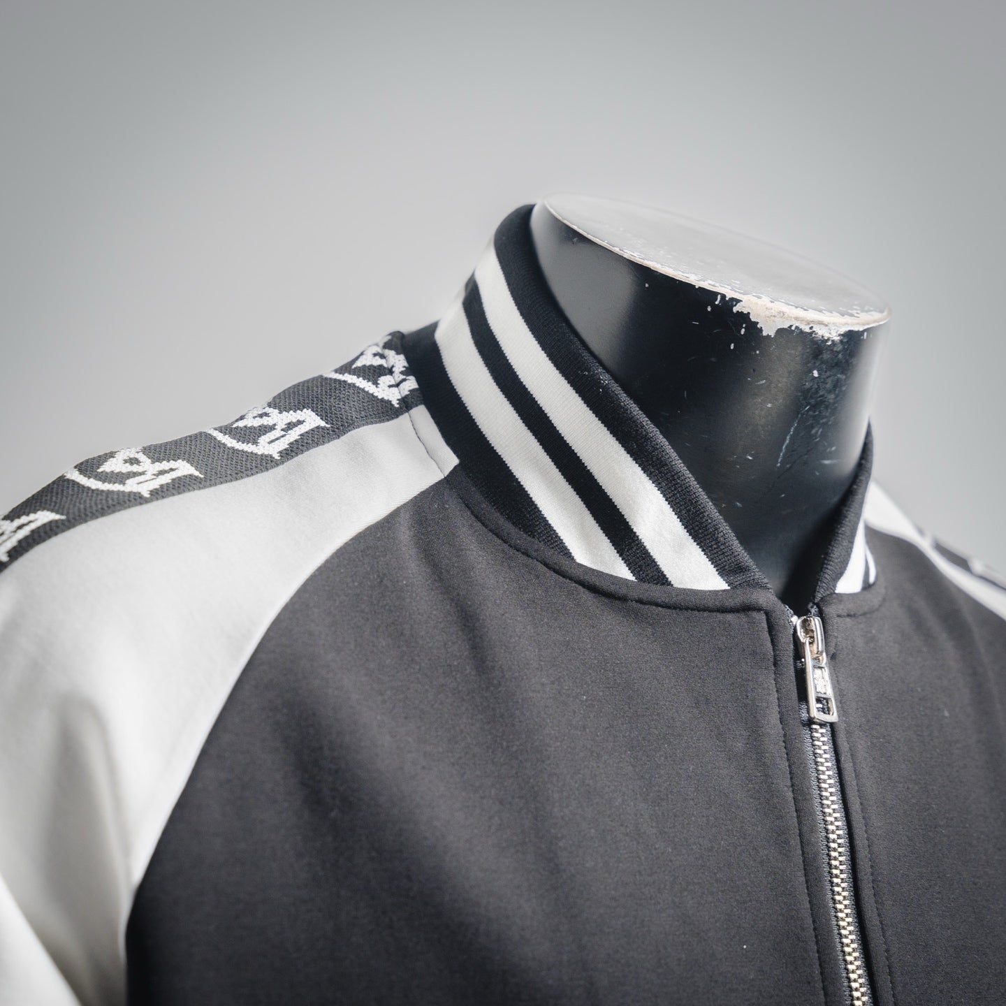 Mon 25fw embroidered jacket