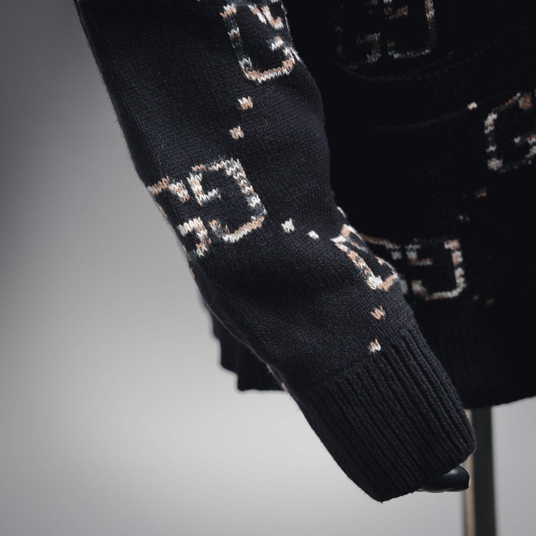 Guc 25fw jacquard cardigan