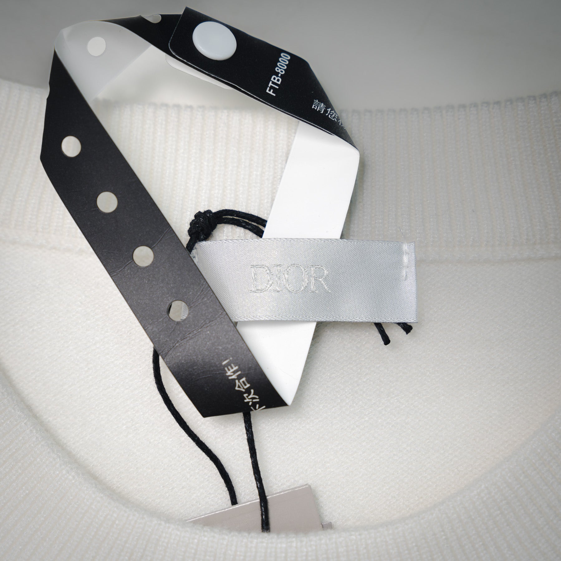 CD 25fw embroidered sweater