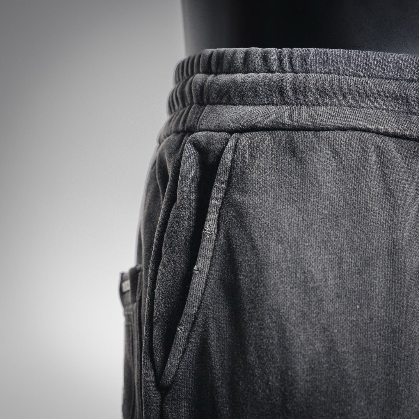 Louis 25fw leisure pants