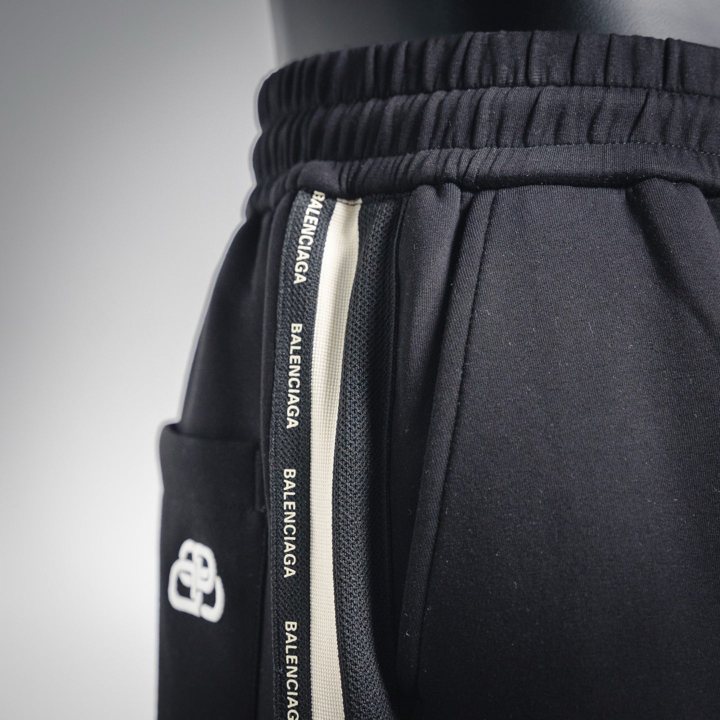 Balen 25fw embroidered pants