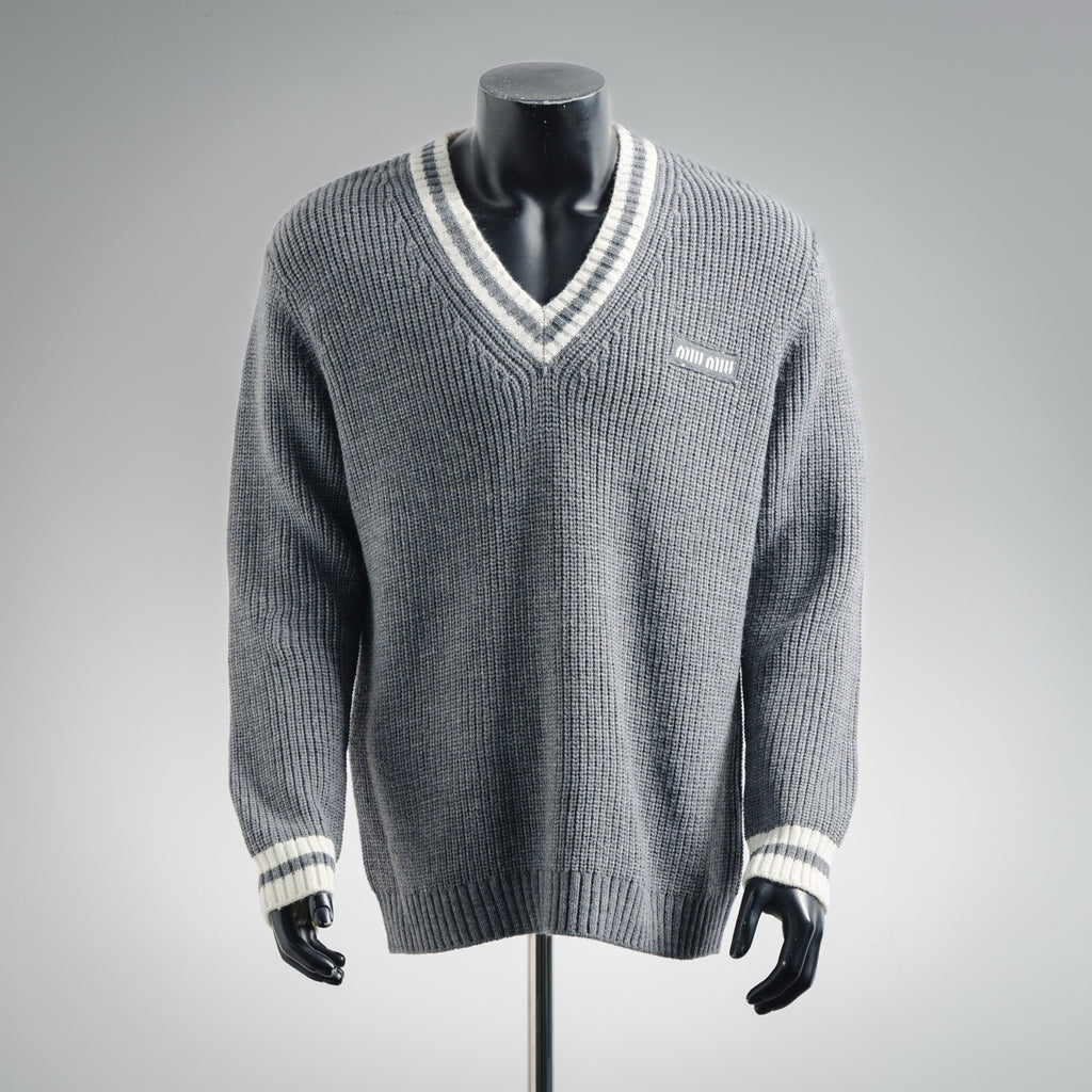 Miu 25fw all-match sweater