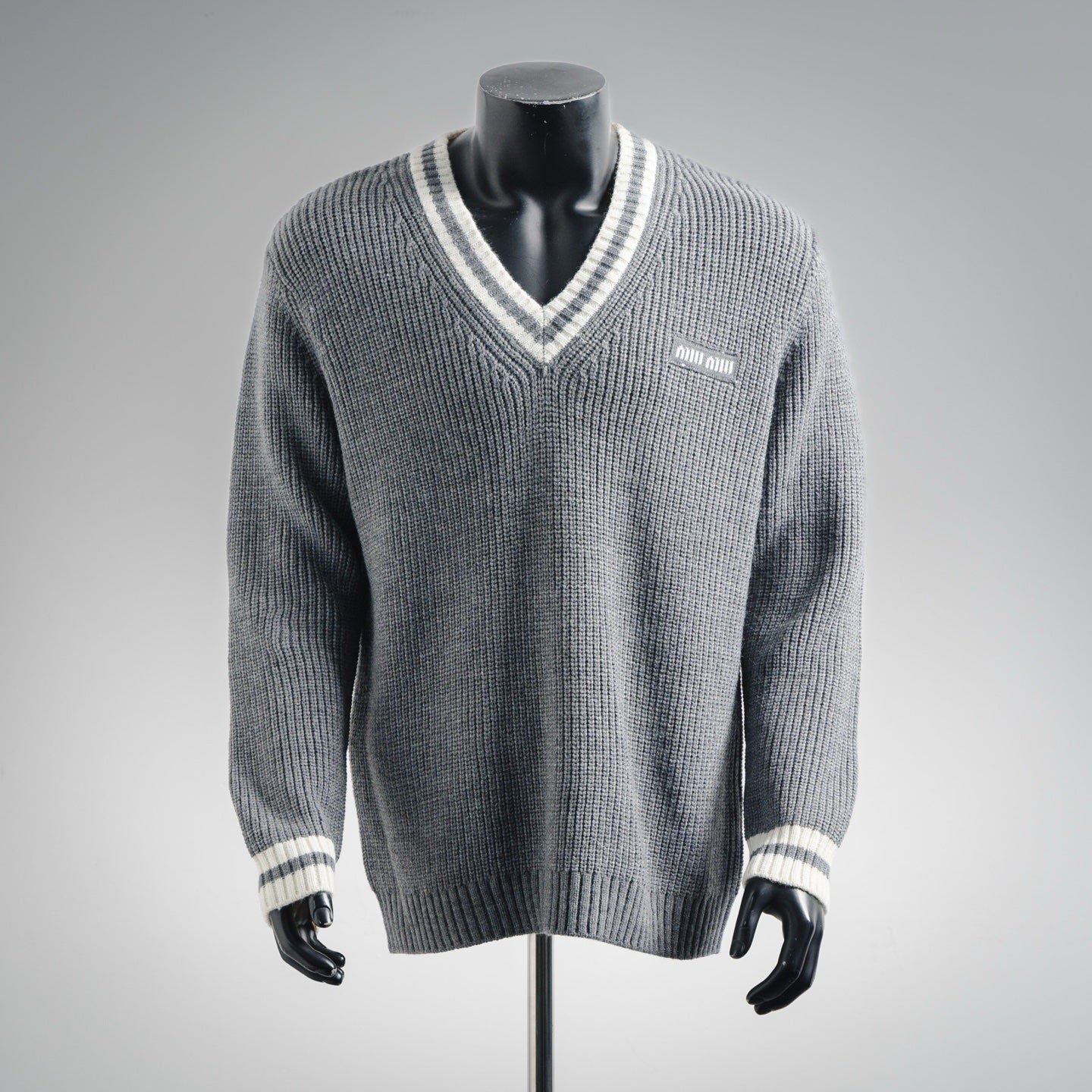 Miu 25fw all-match sweater