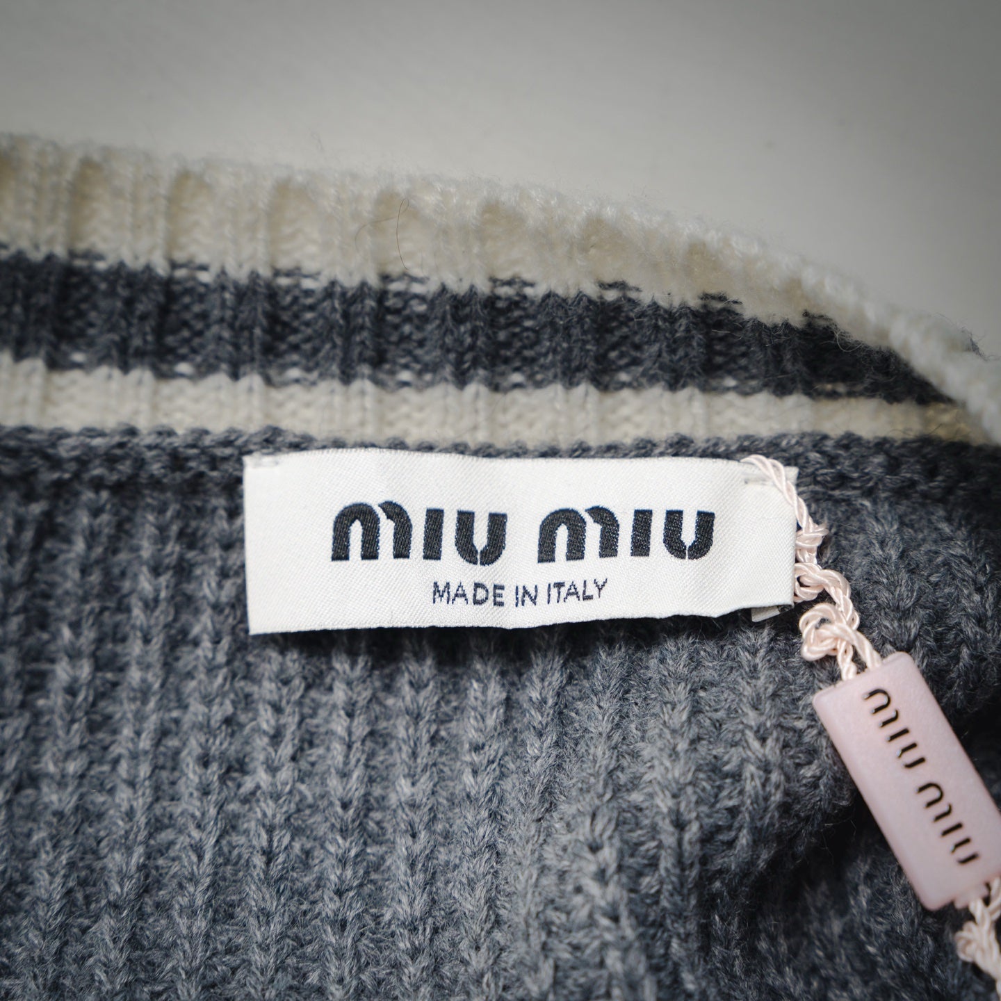 Miu 25fw all-match sweater