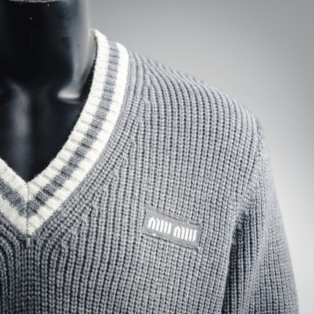 Miu 25fw all-match sweater