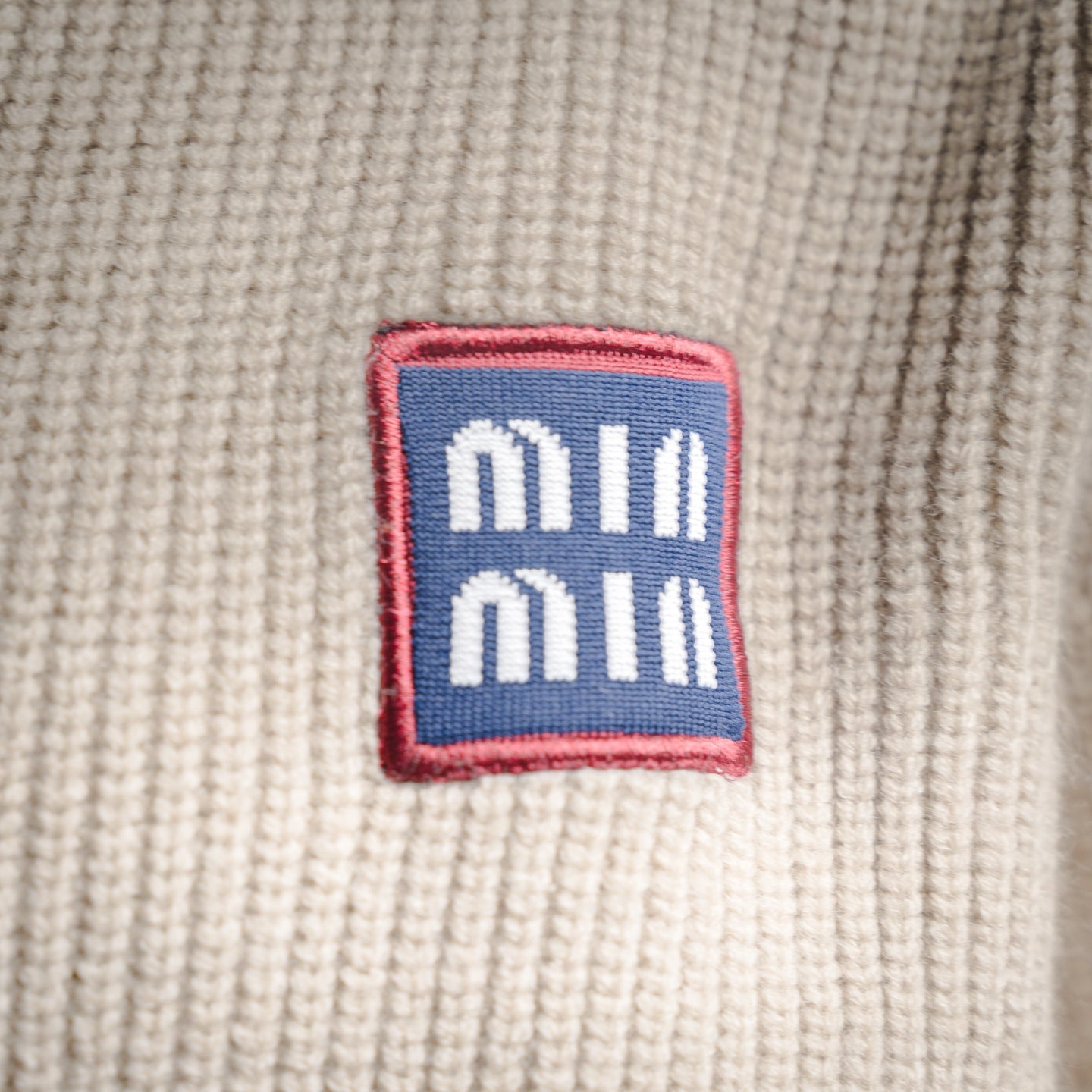 Miu 25fw knitted sweater